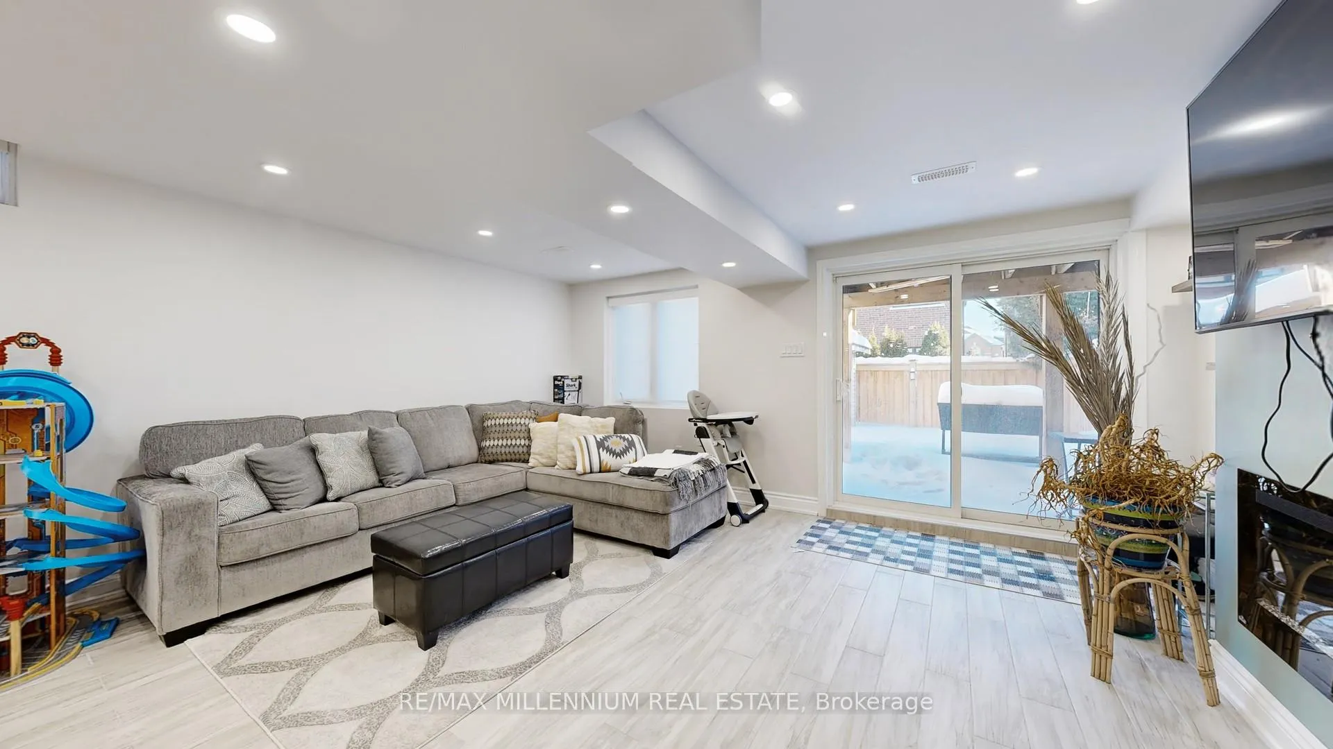 Photo 37 of 53 Zenith Avenue, Vaughan, Kleinburg — HOMEH