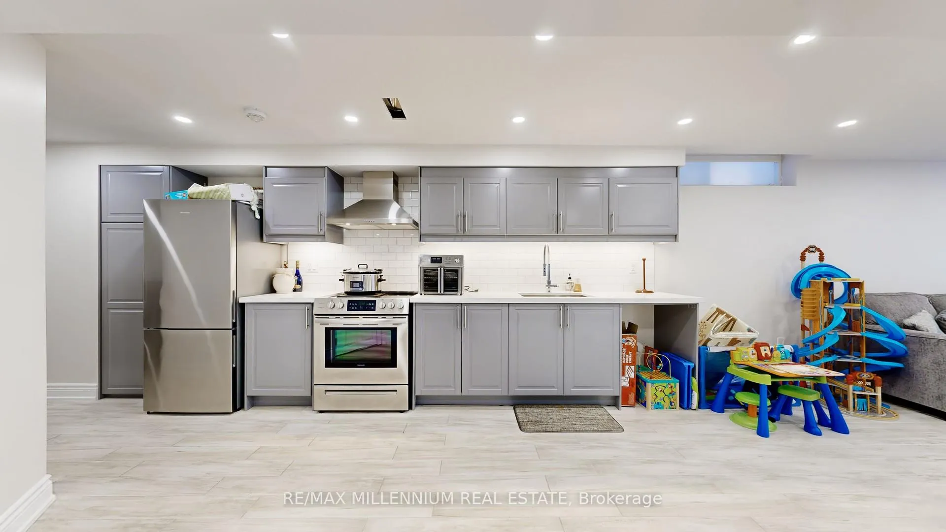 Photo 44 of 53 Zenith Avenue, Vaughan, Kleinburg — HOMEH