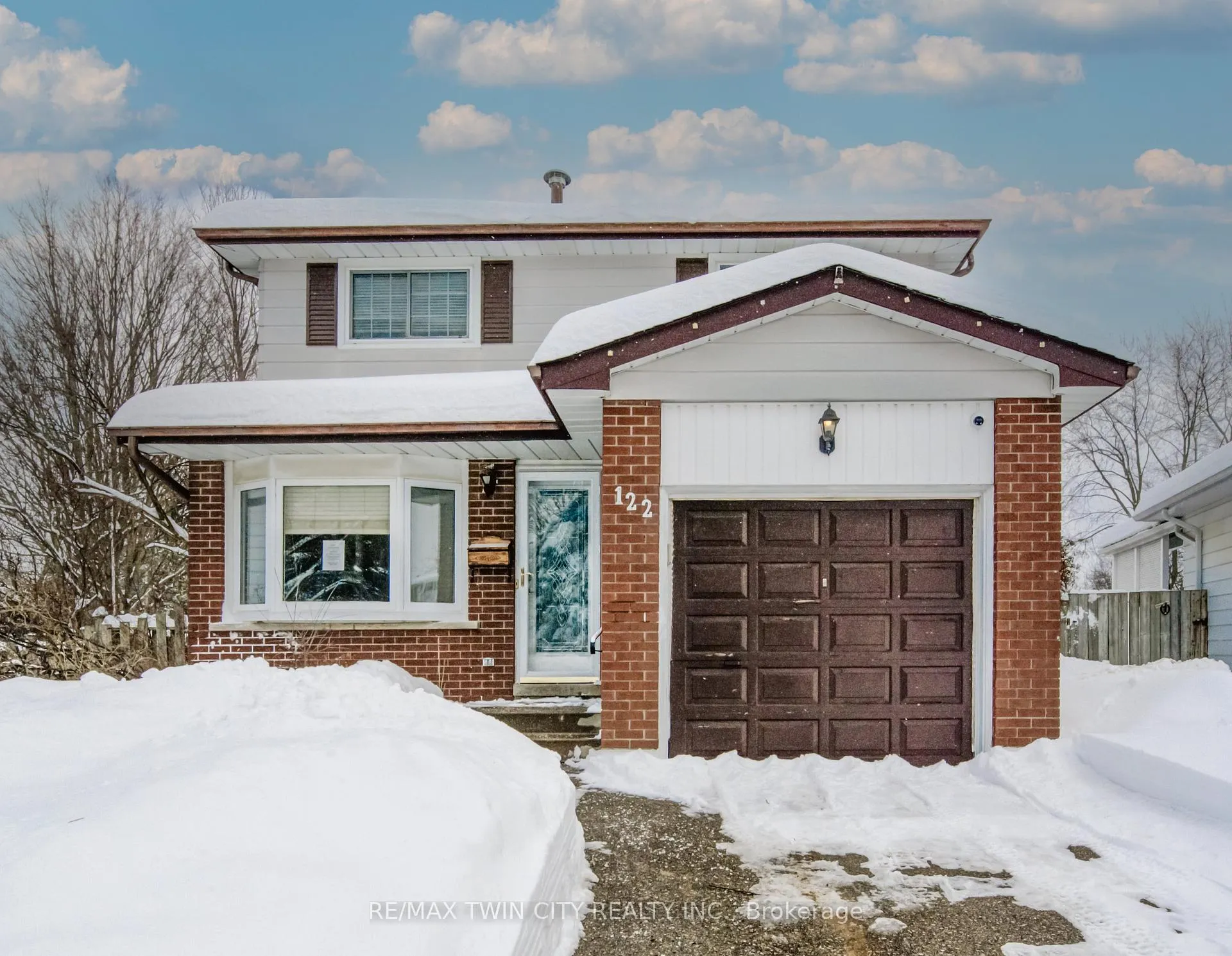 Photo 2 of 122 Forest Glen Crescent, Kitchener — HOMEH