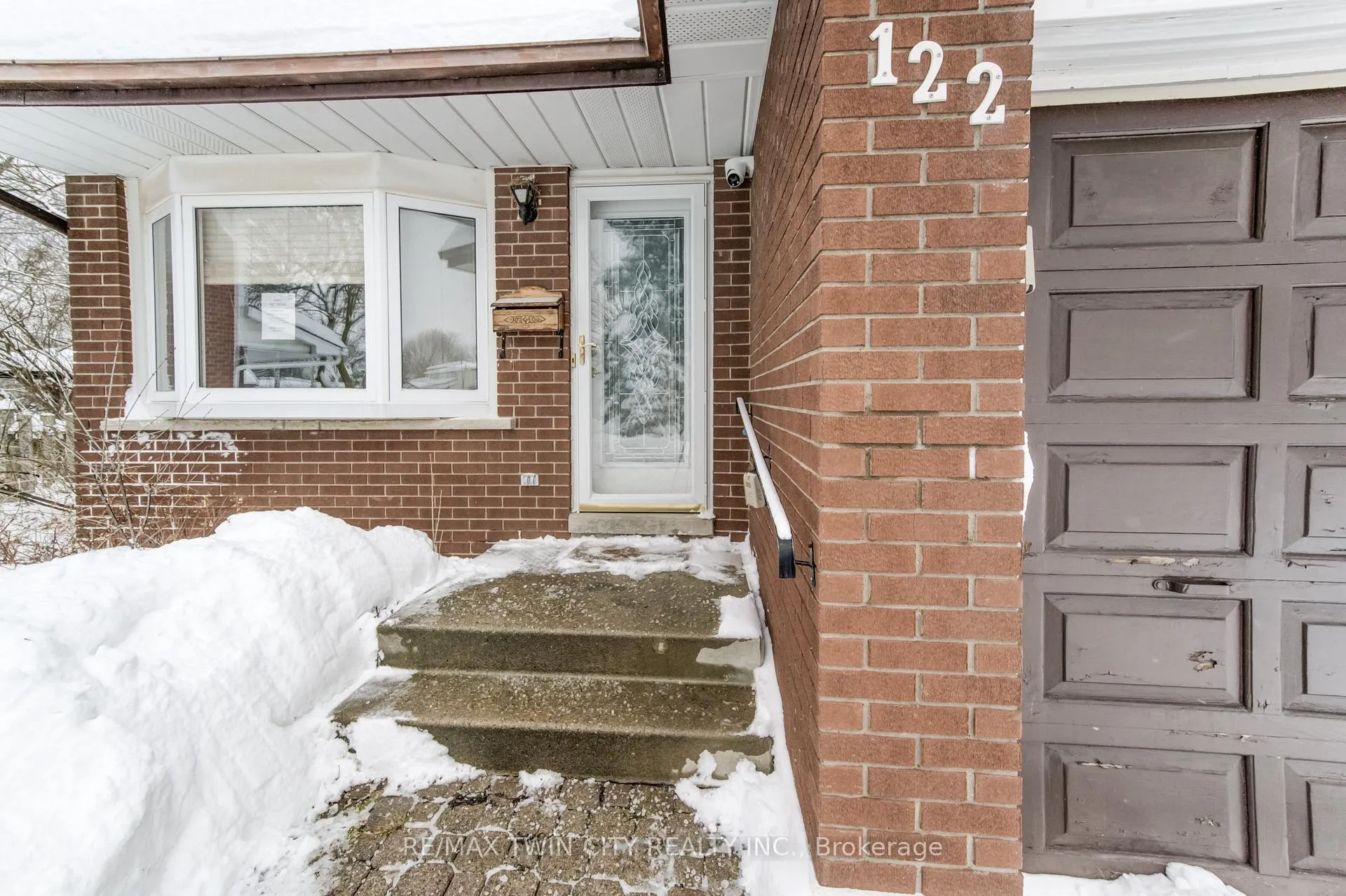 Photo 3 of 122 Forest Glen Crescent, Kitchener — HOMEH