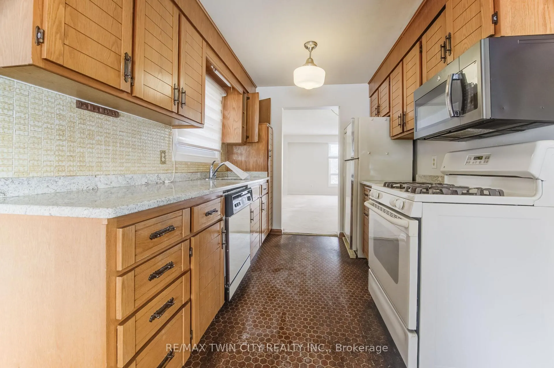 Photo 4 of 122 Forest Glen Crescent, Kitchener — HOMEH