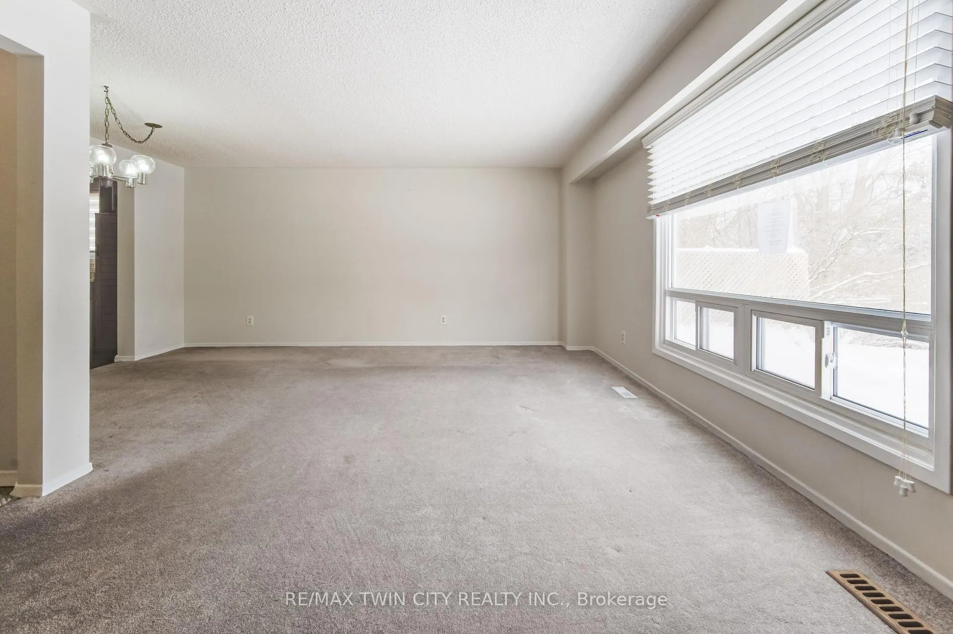 Photo 6 of 122 Forest Glen Crescent, Kitchener — HOMEH