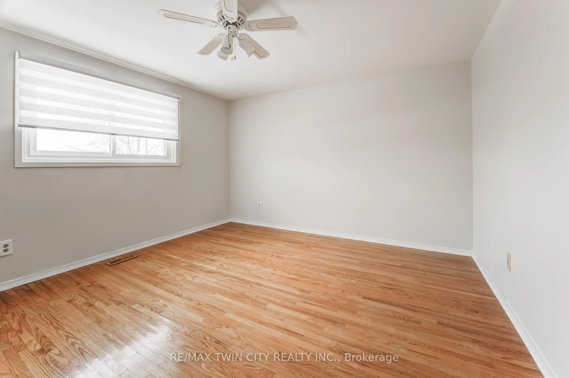 Photo 7 of 122 Forest Glen Crescent, Kitchener — HOMEH
