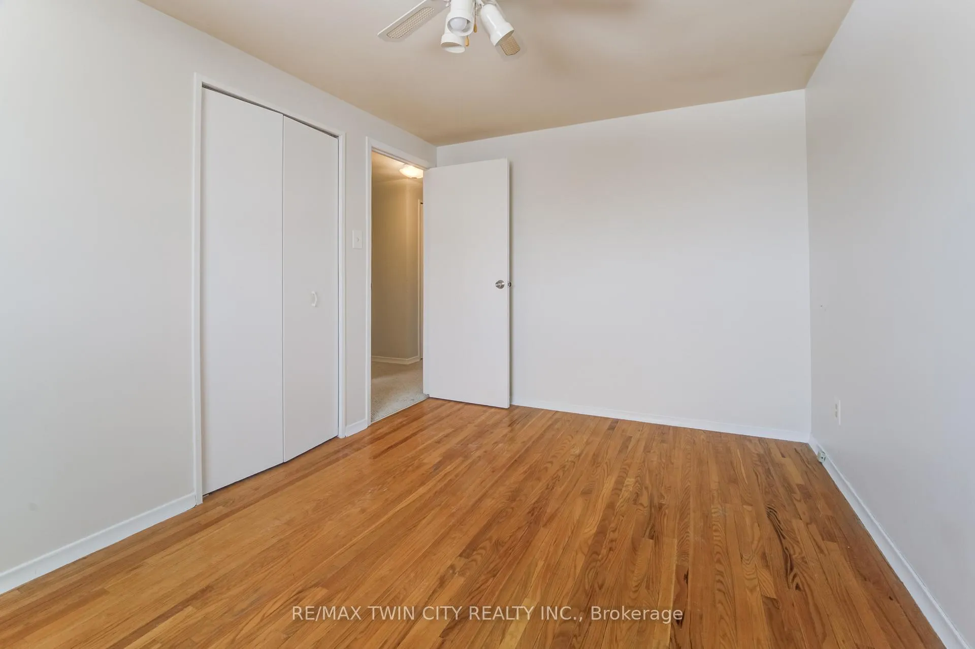Photo 10 of 122 Forest Glen Crescent, Kitchener — HOMEH