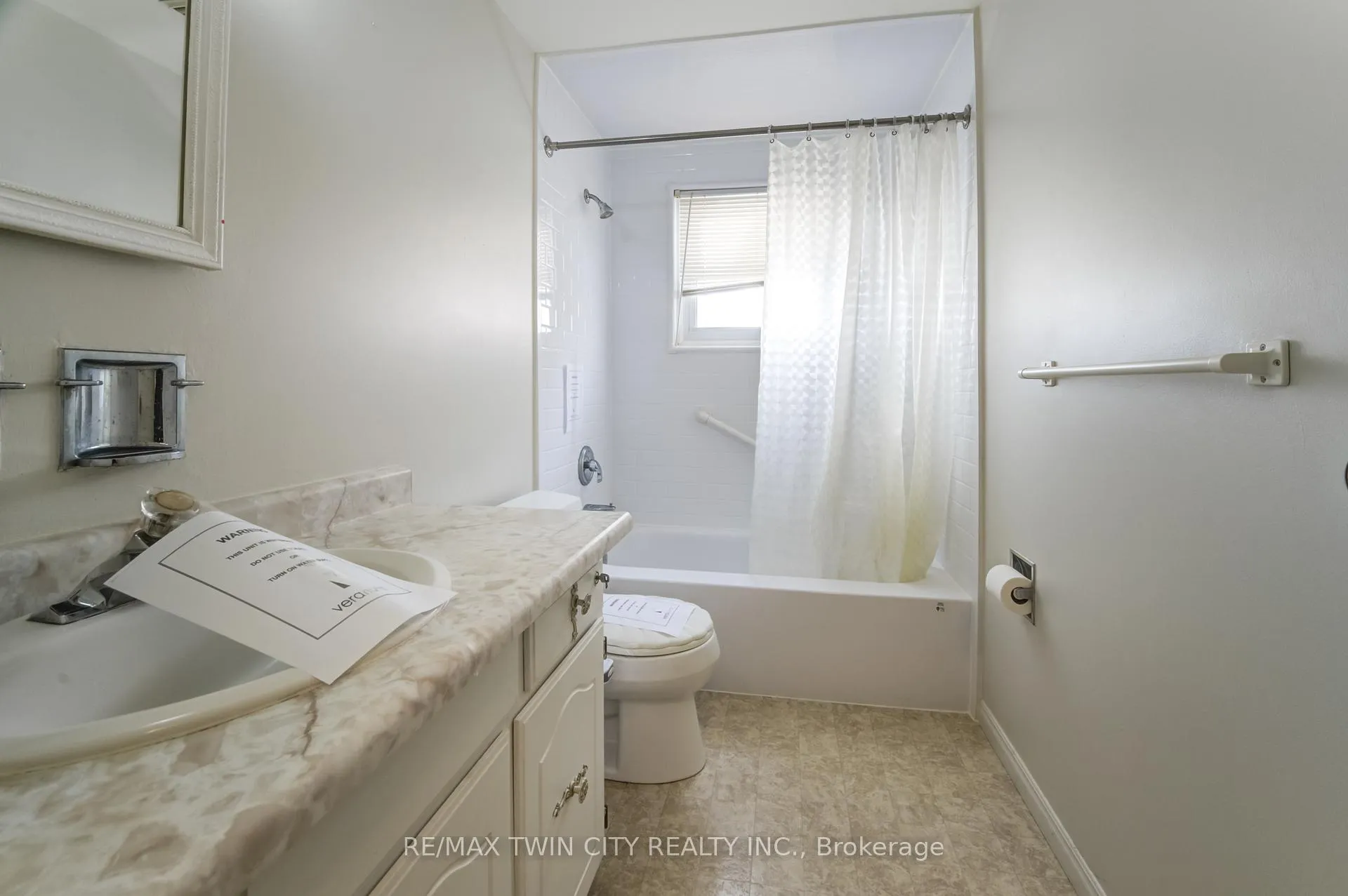 Photo 11 of 122 Forest Glen Crescent, Kitchener — HOMEH
