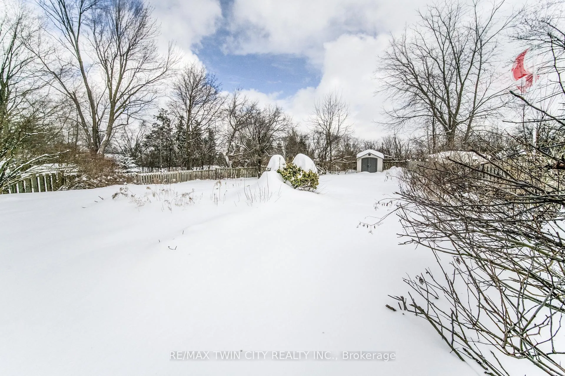 Photo 16 of 122 Forest Glen Crescent, Kitchener — HOMEH