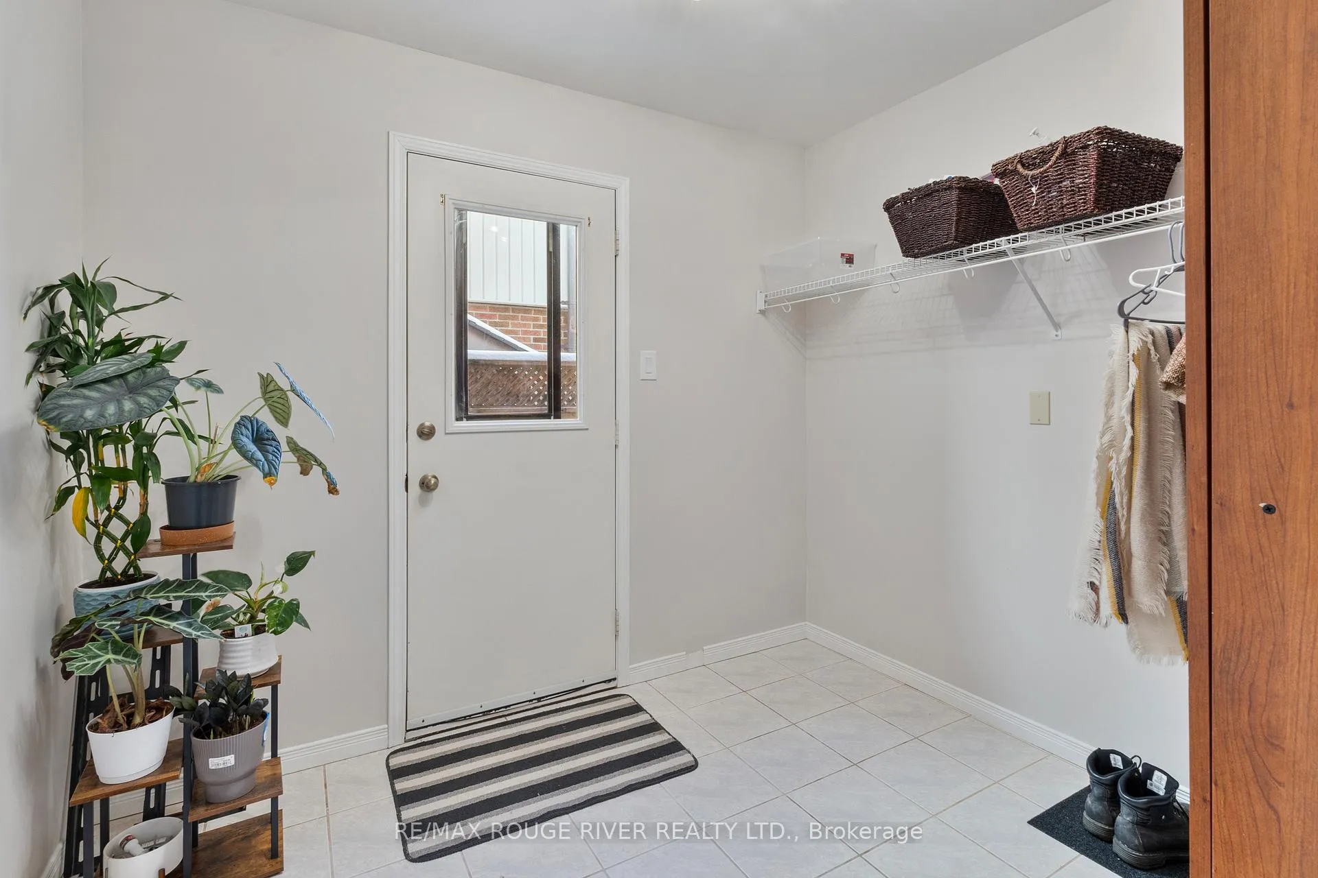 Photo 5 of 24 Carter Crescent, Whitby, Lynde Creek — HOMEH