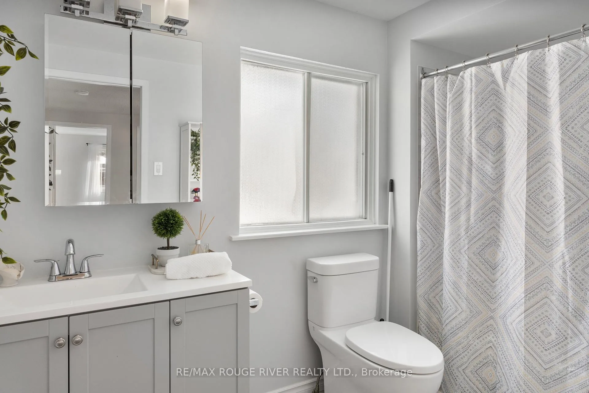 Photo 18 of 24 Carter Crescent, Whitby, Lynde Creek — HOMEH