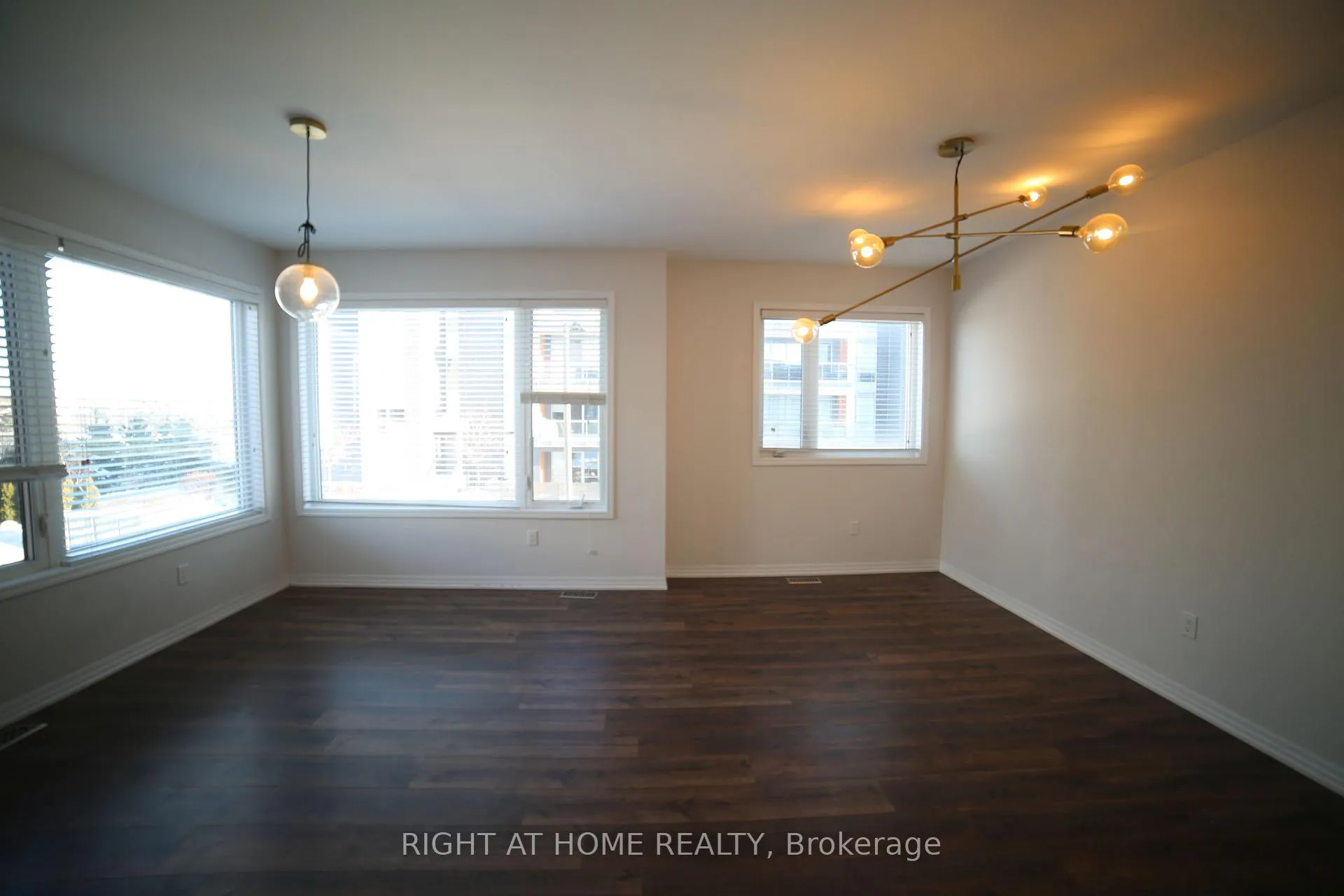 Photo 6 of Unit 33, 3019 Creekshore Common, Oakville, Glenorchy — HOMEH