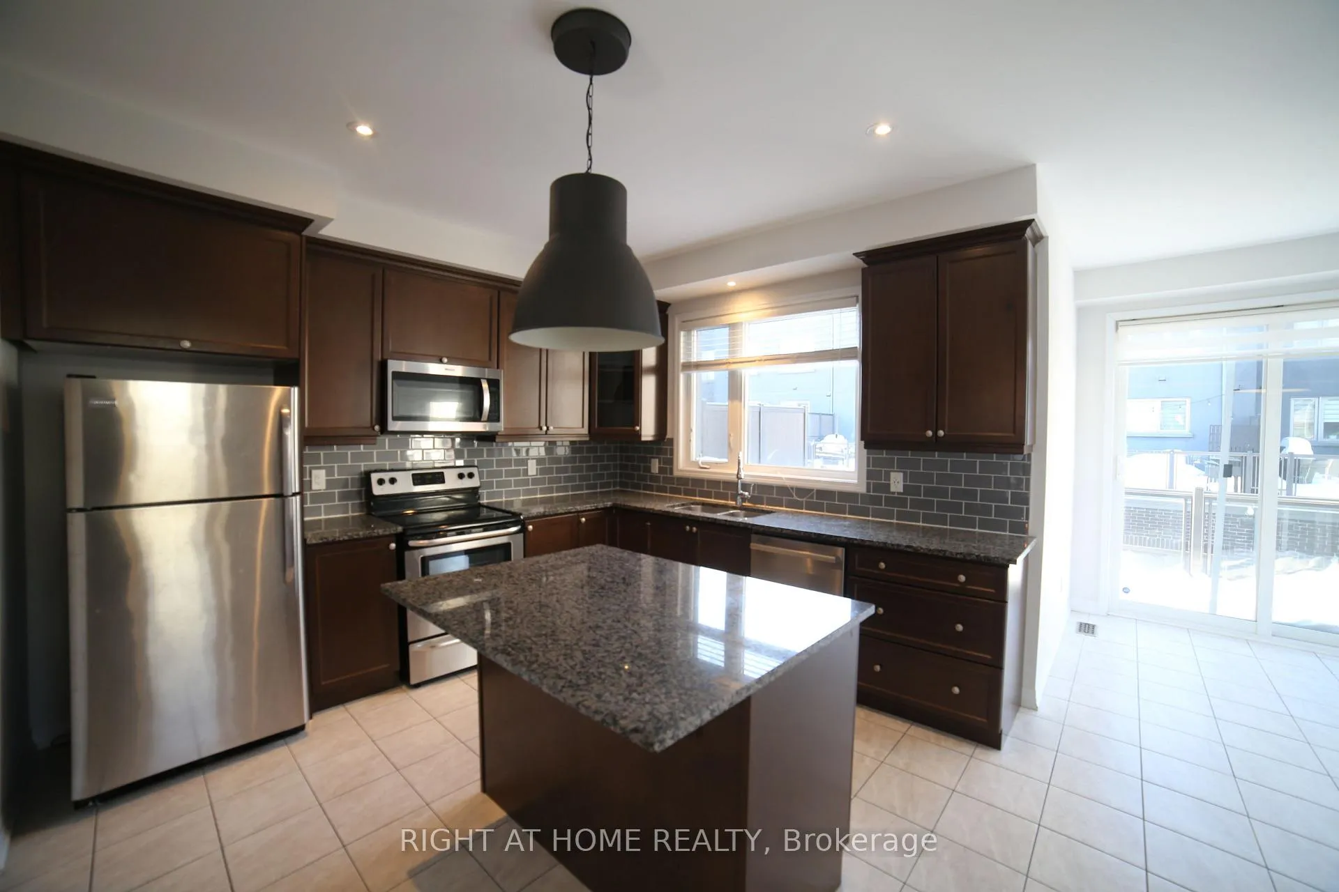 Photo 9 of Unit 33, 3019 Creekshore Common, Oakville, Glenorchy — HOMEH