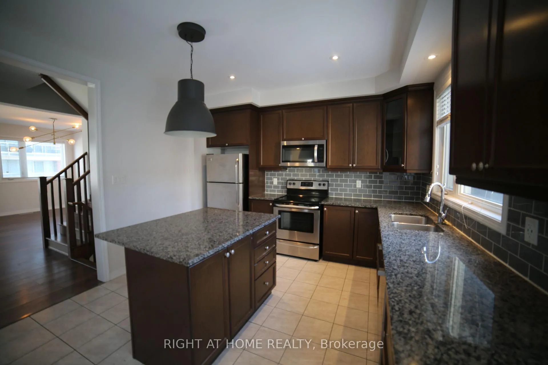 Photo 10 of Unit 33, 3019 Creekshore Common, Oakville, Glenorchy — HOMEH