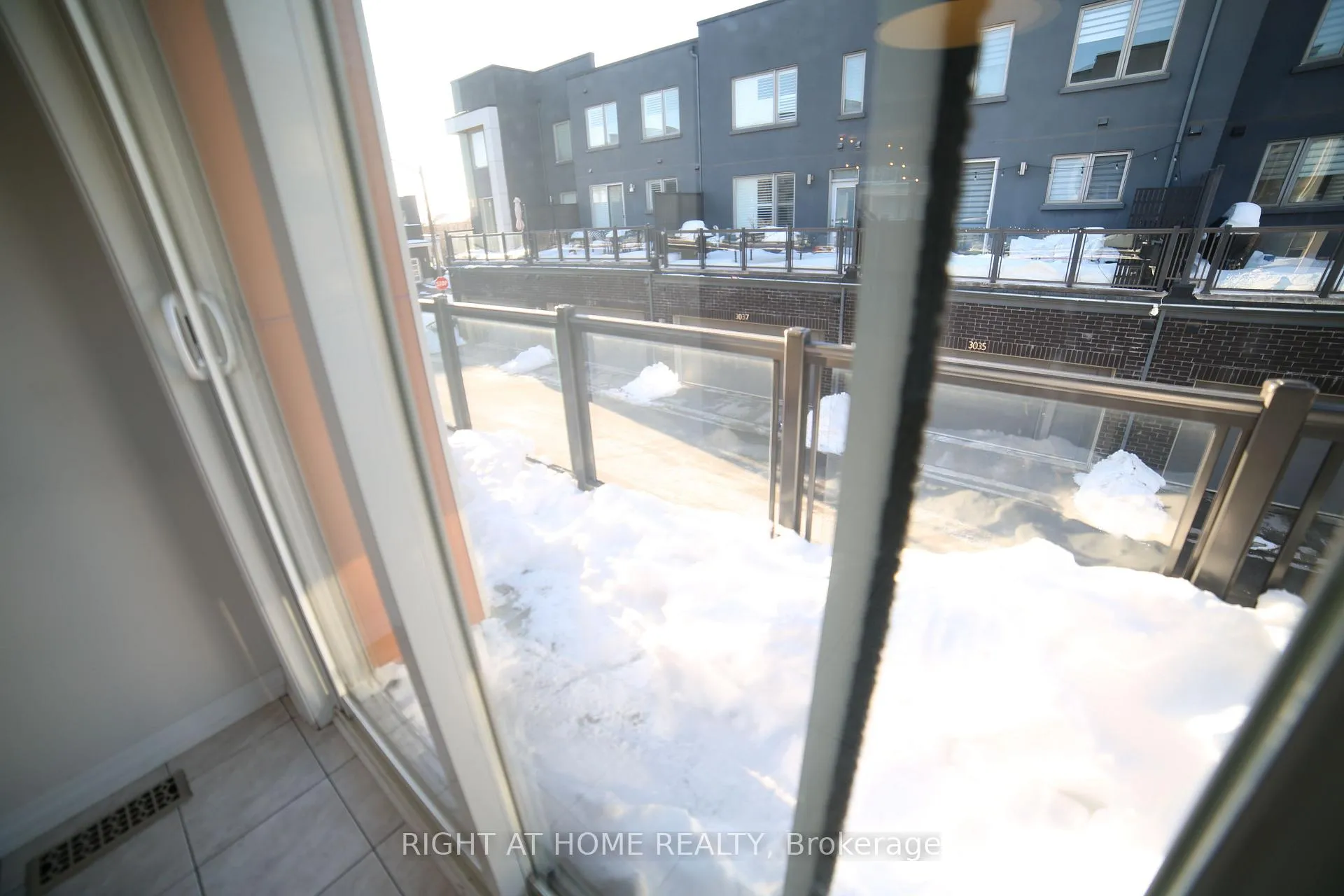 Photo 14 of Unit 33, 3019 Creekshore Common, Oakville, Glenorchy — HOMEH