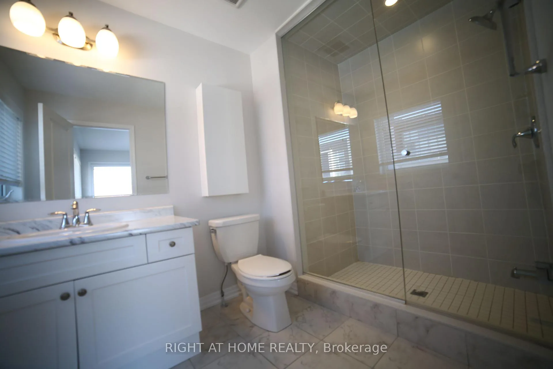 Photo 20 of Unit 33, 3019 Creekshore Common, Oakville, Glenorchy — HOMEH