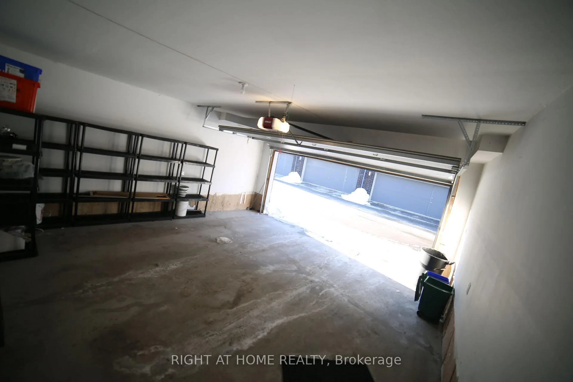 Photo 24 of Unit 33, 3019 Creekshore Common, Oakville, Glenorchy — HOMEH