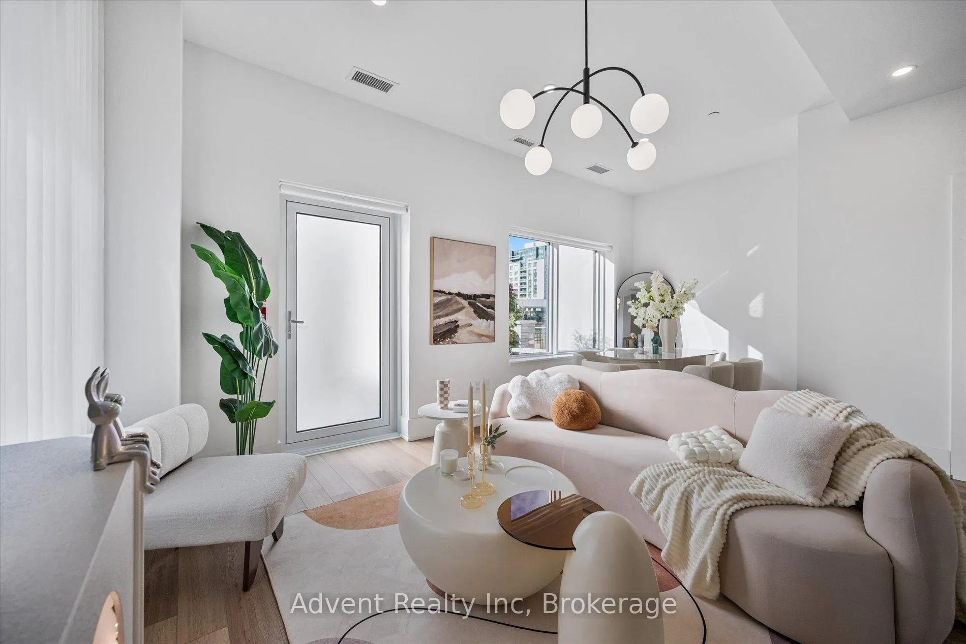 Photo 1 of Unit 127W, 8 Cedarland Drive, Markham, Unionville — HOMEH