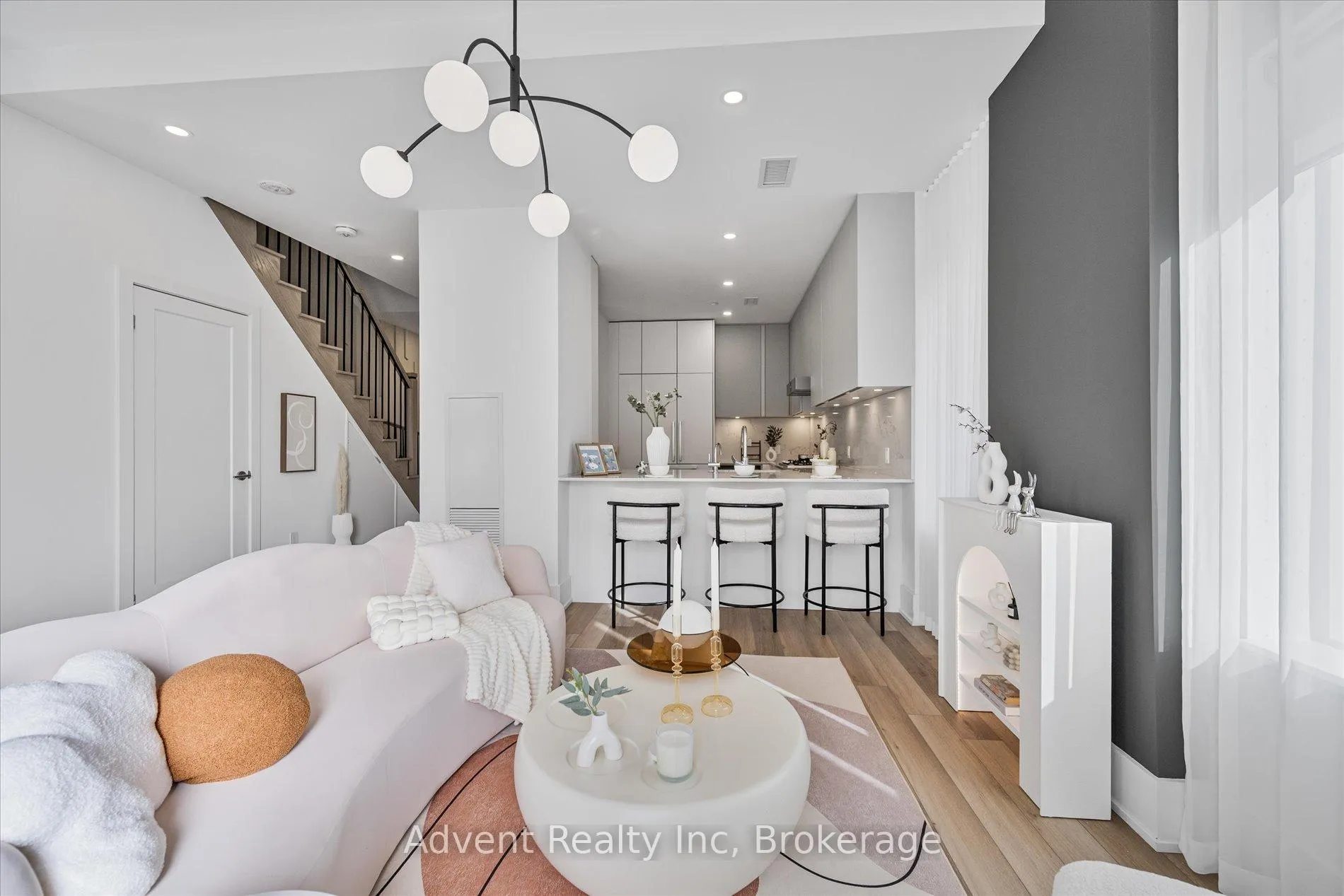 Photo 5 of Unit 127W, 8 Cedarland Drive, Markham, Unionville — HOMEH