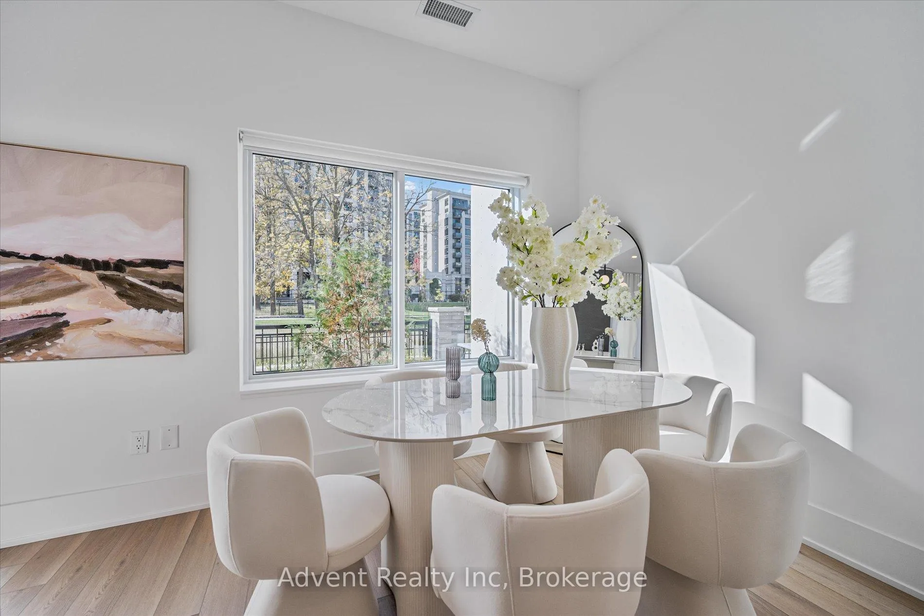 Photo 6 of Unit 127W, 8 Cedarland Drive, Markham, Unionville — HOMEH