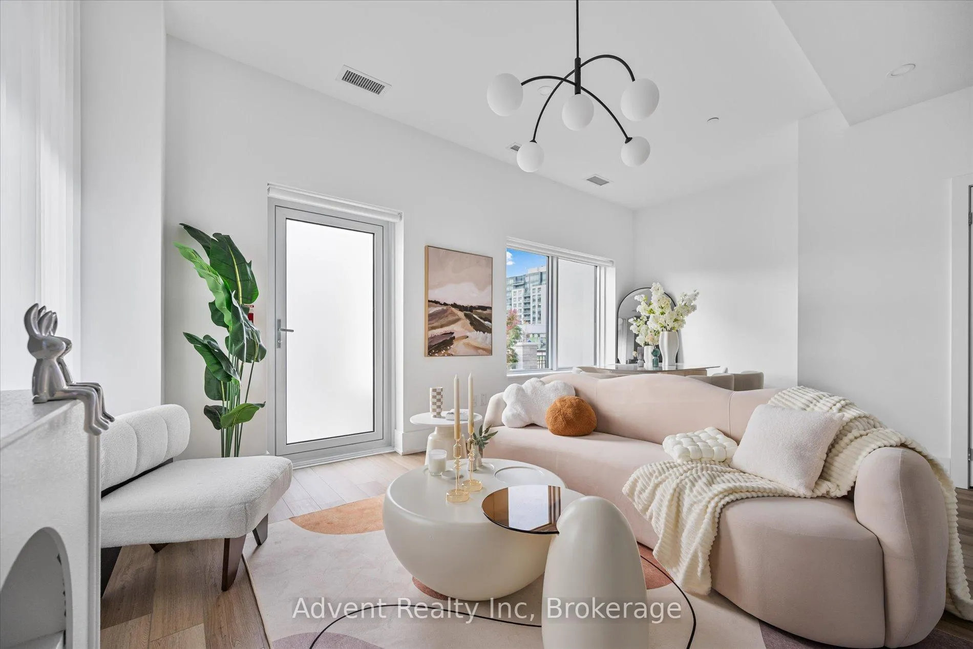 Photo 8 of Unit 127W, 8 Cedarland Drive, Markham, Unionville — HOMEH