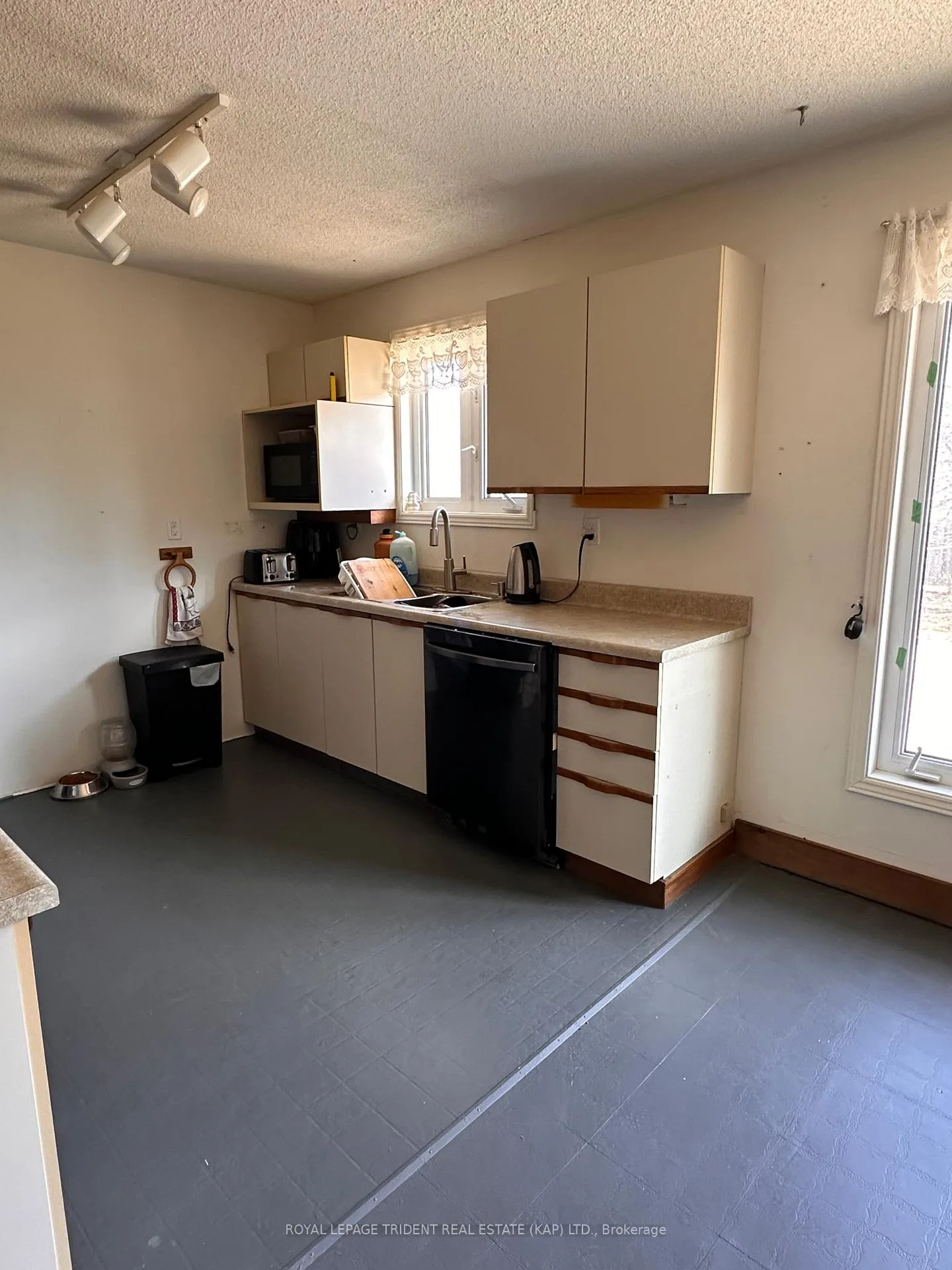 Photo 3 of 23 Kennedy Avenue, Kapuskasing — HOMEH
