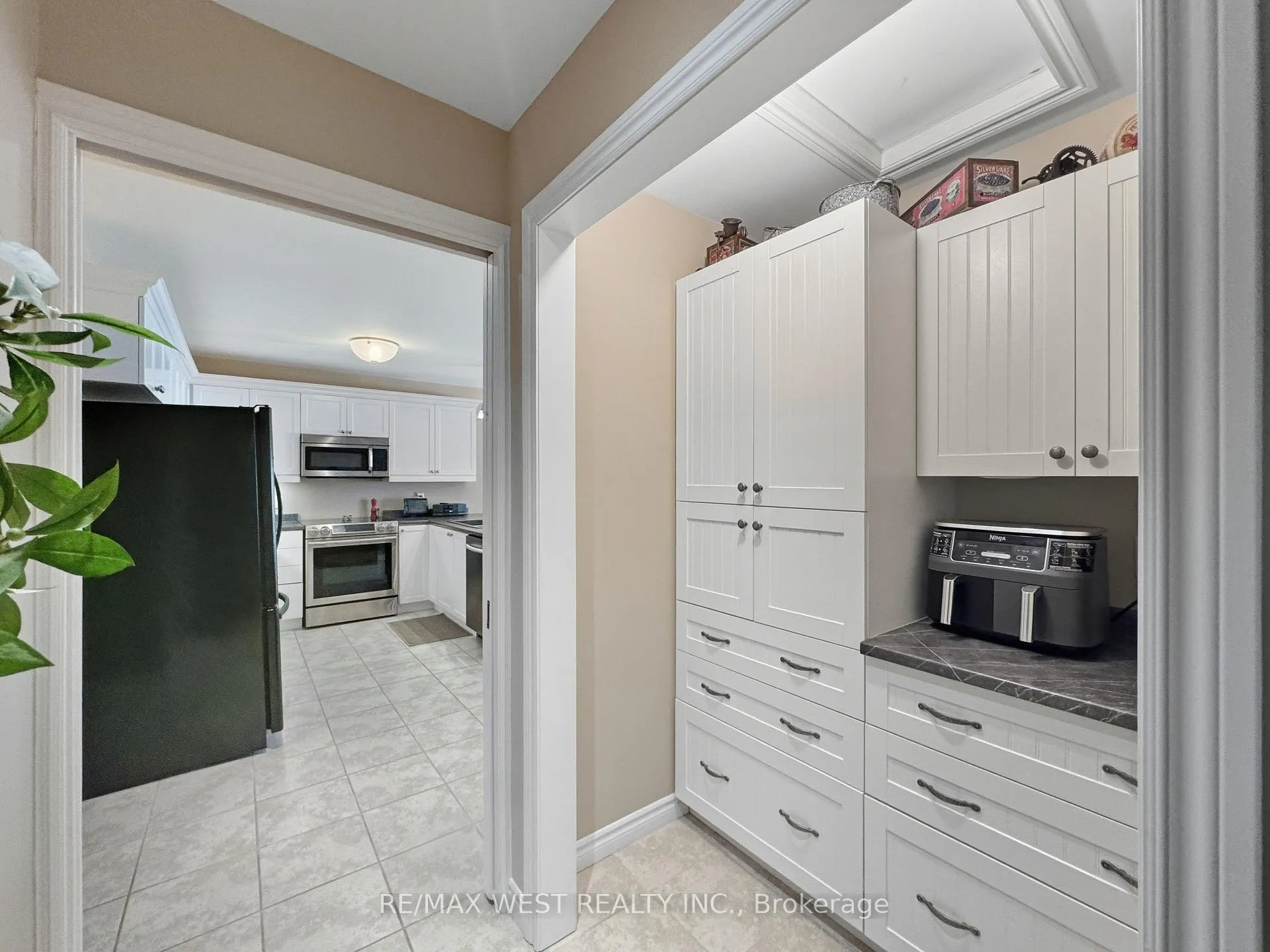 Photo 4 of Unit 2, 59 Orchard Way, Prince Edward County, Sophiasburg Ward — HOMEH