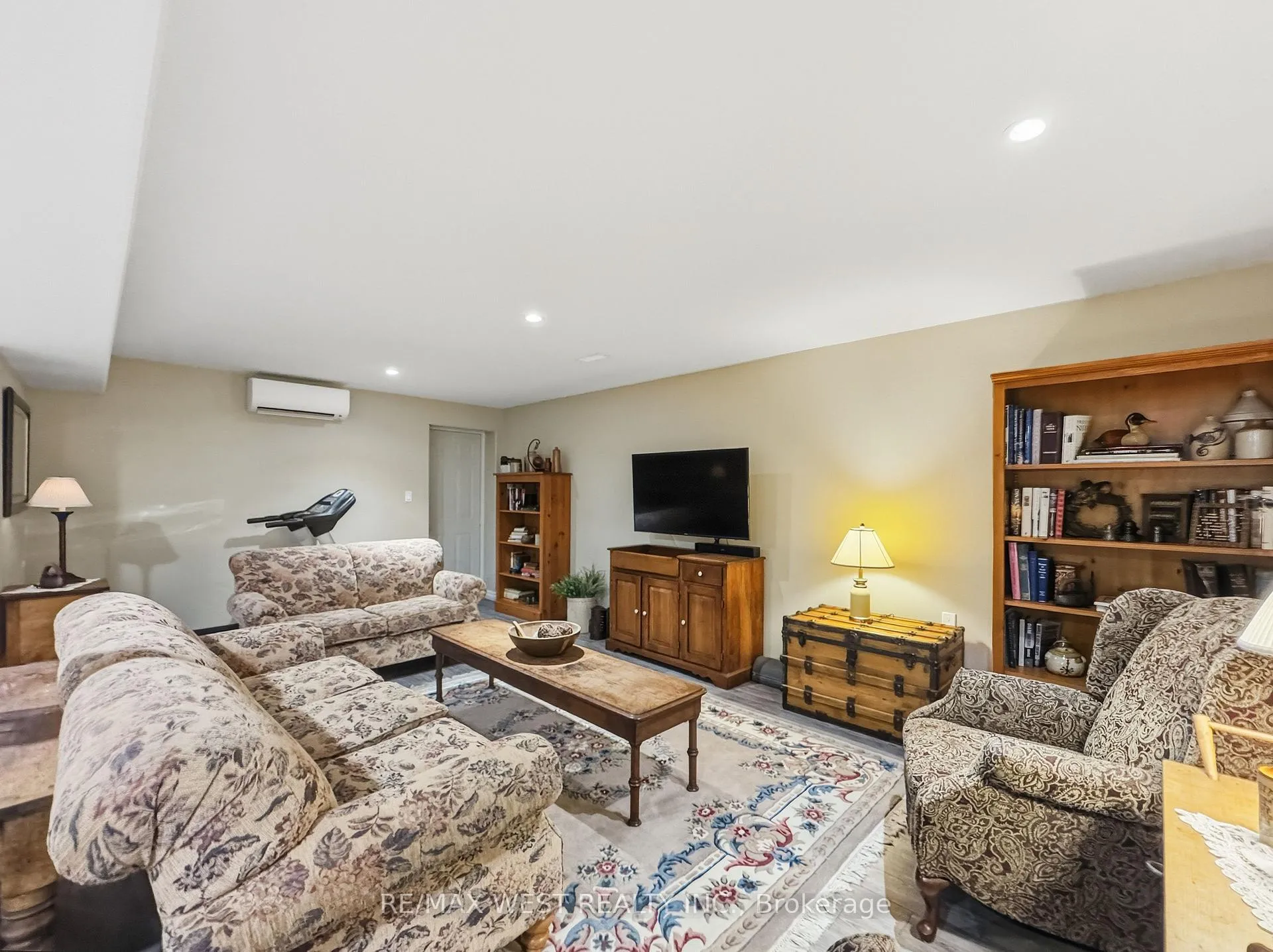 Photo 8 of Unit 2, 59 Orchard Way, Prince Edward County, Sophiasburg Ward — HOMEH