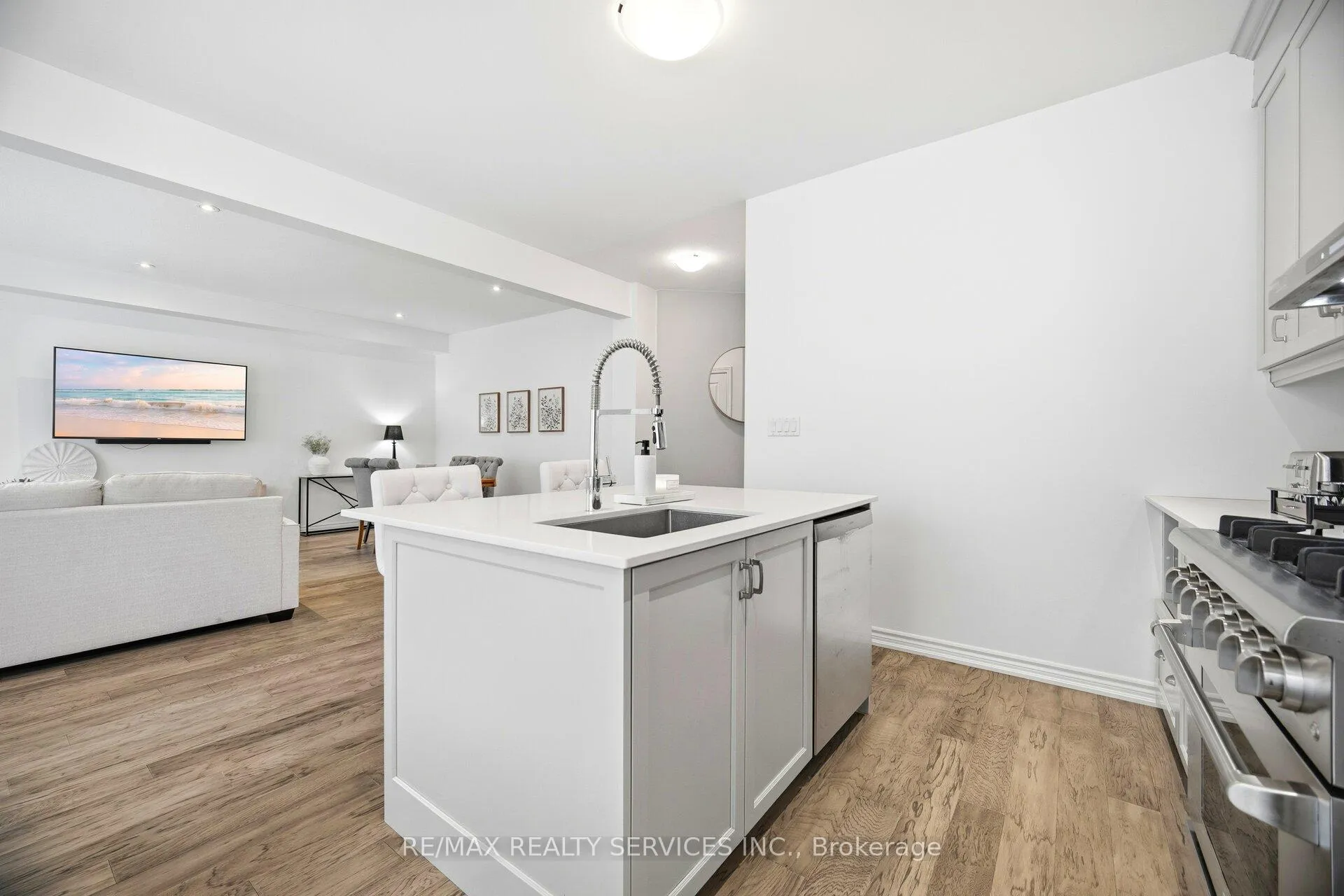 Photo 6 of 4062 Thomas Street, Lincoln, Beamsville — HOMEH