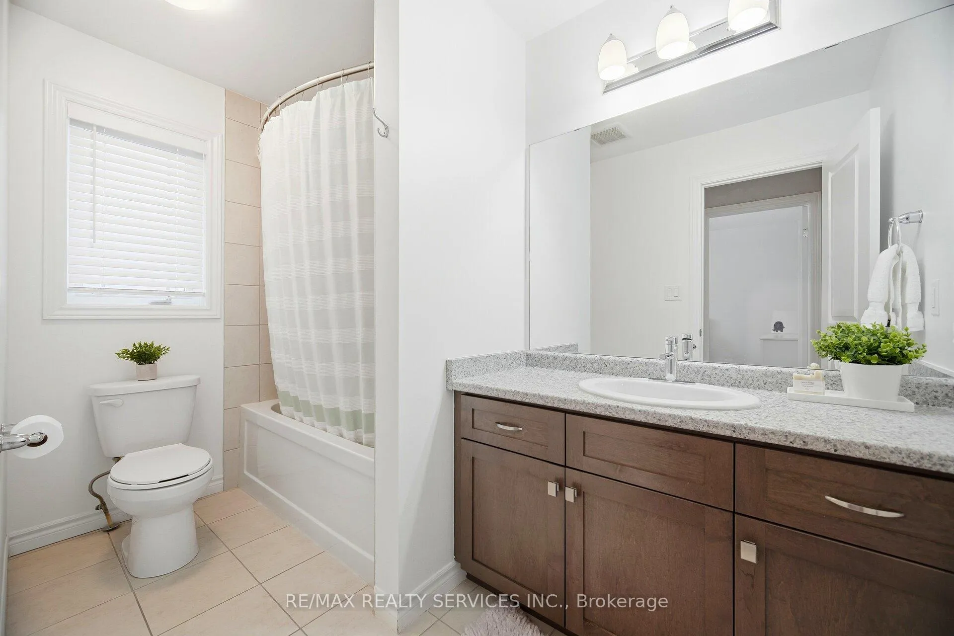 Photo 33 of 4062 Thomas Street, Lincoln, Beamsville — HOMEH