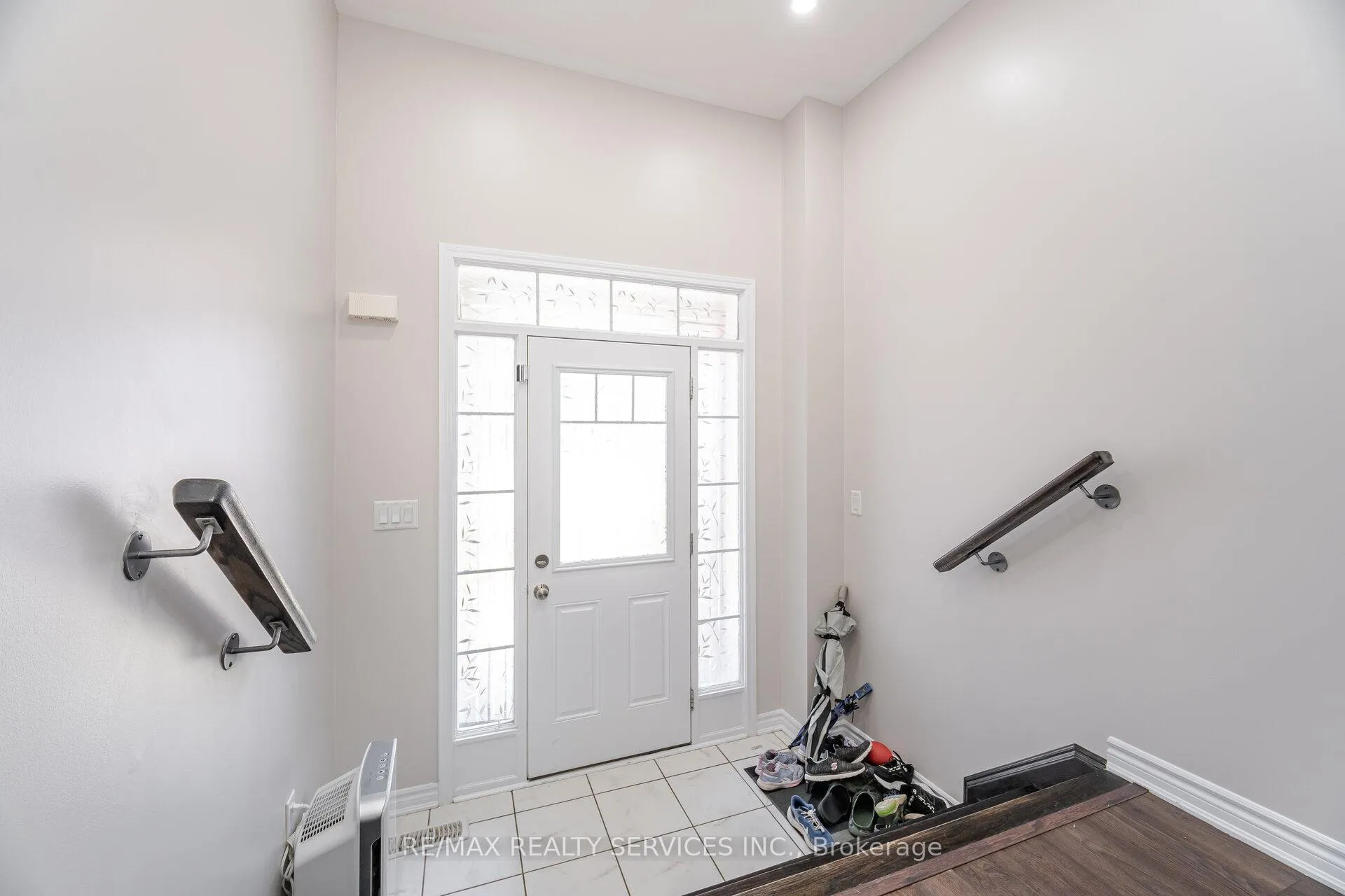 Photo 5 of 27 Phyllis Drive, Caledon, Rural Caledon — HOMEH