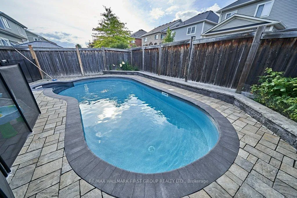 Photo 10 of 6 Mildenhall Place, Whitby, Brooklin — HOMEH