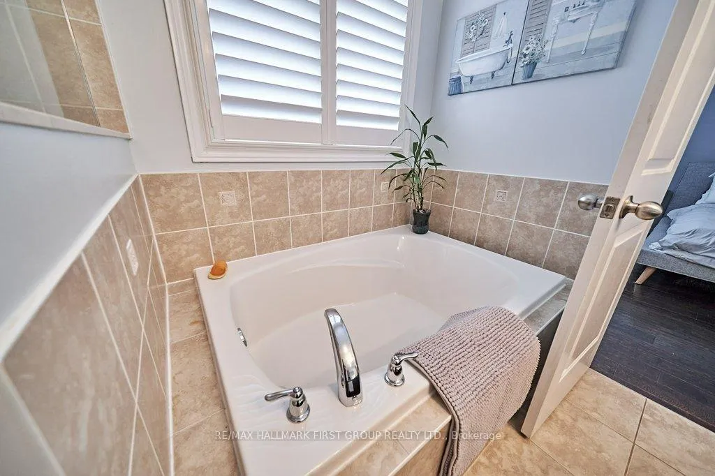 Photo 34 of 6 Mildenhall Place, Whitby, Brooklin — HOMEH