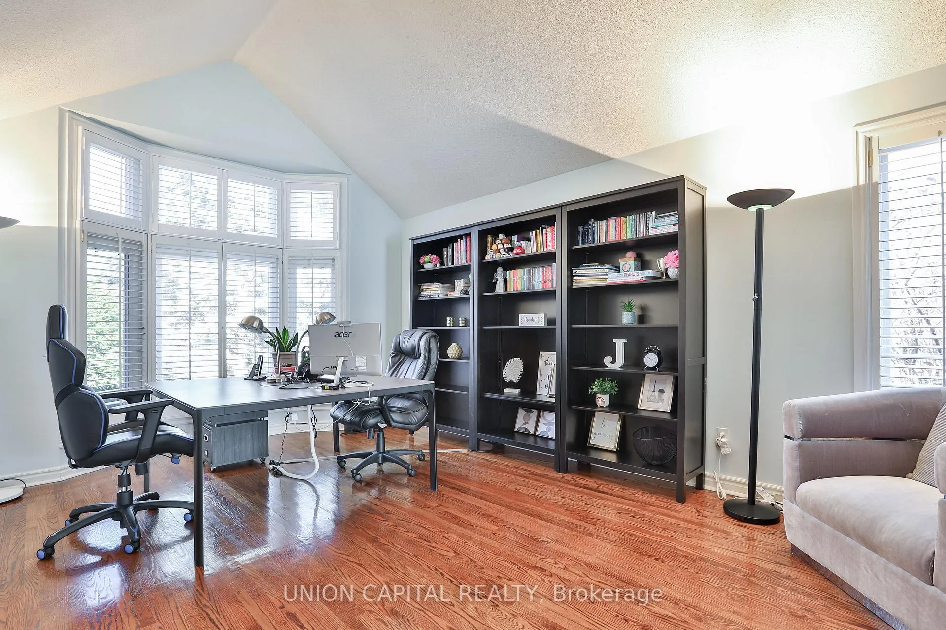 Photo 5 of 1 William Craig Court, Markham, Buttonville — HOMEH