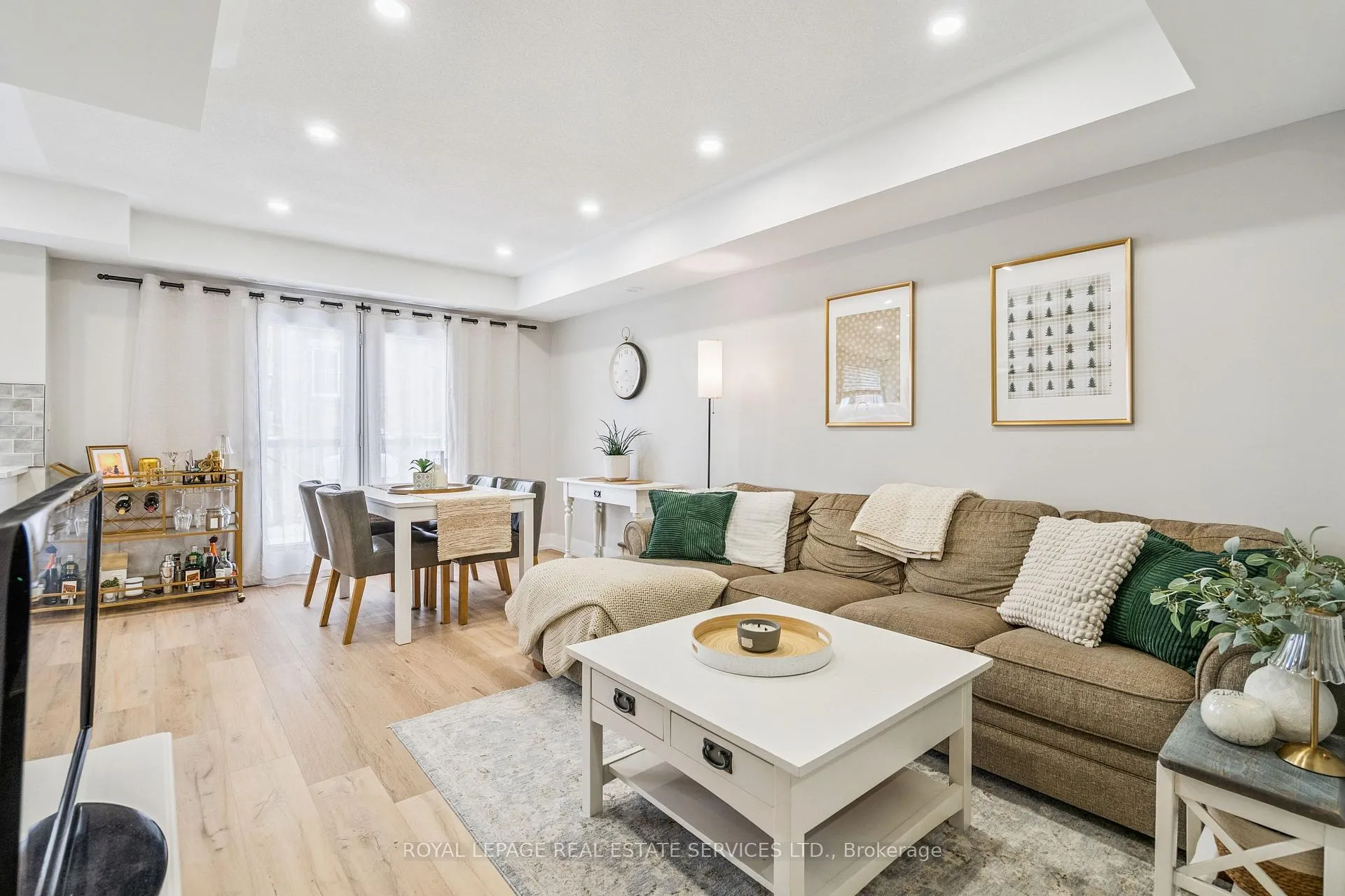 Photo 2 of Unit 9, 2444 Post Road, Oakville, River Oaks — HOMEH
