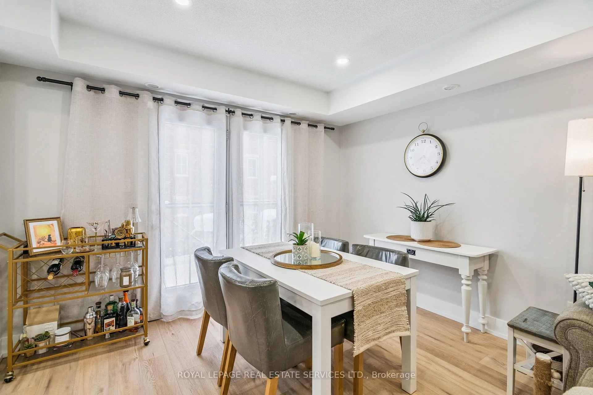 Photo 4 of Unit 9, 2444 Post Road, Oakville, River Oaks — HOMEH