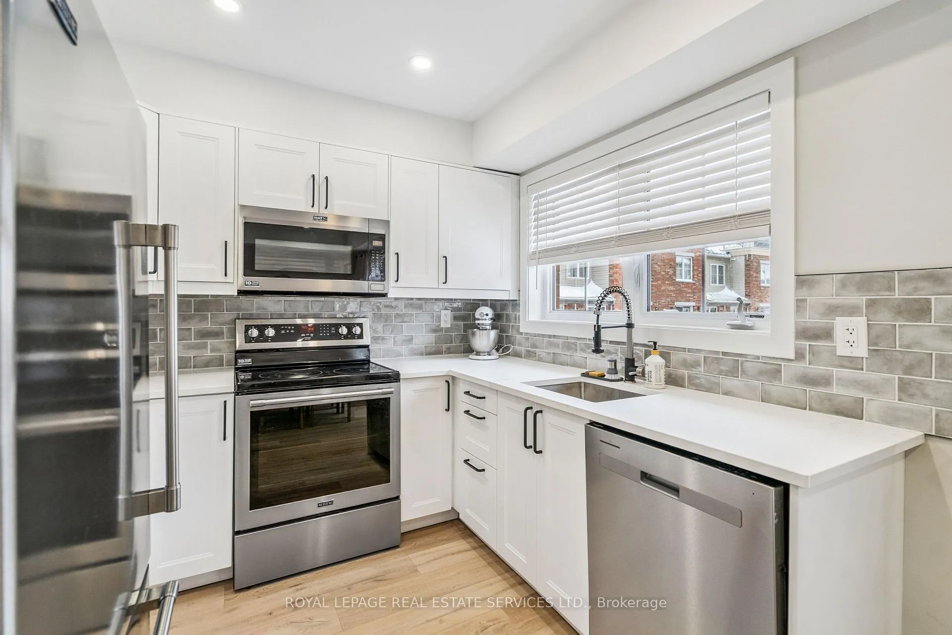 Photo 8 of Unit 9, 2444 Post Road, Oakville, River Oaks — HOMEH