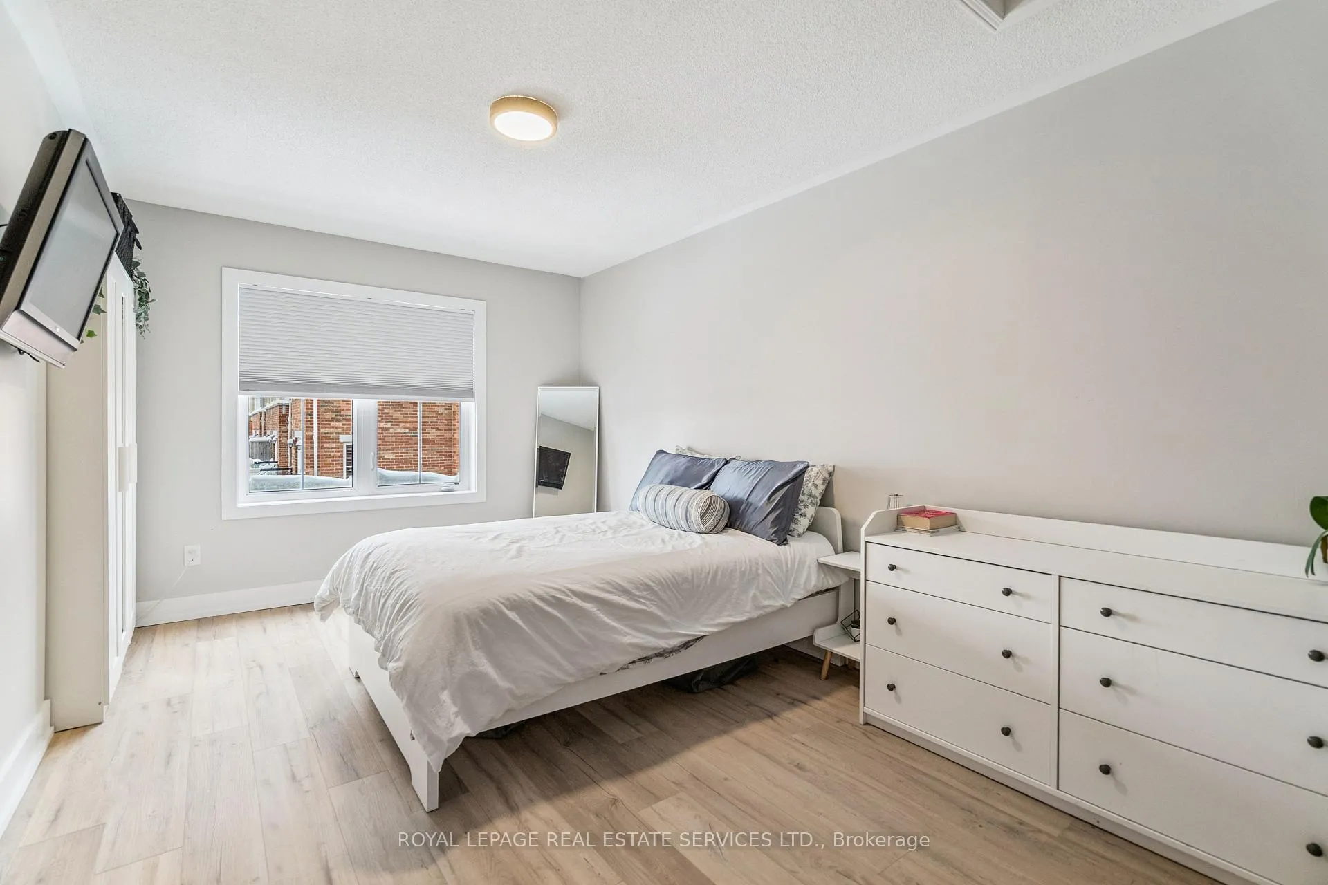 Photo 12 of Unit 9, 2444 Post Road, Oakville, River Oaks — HOMEH