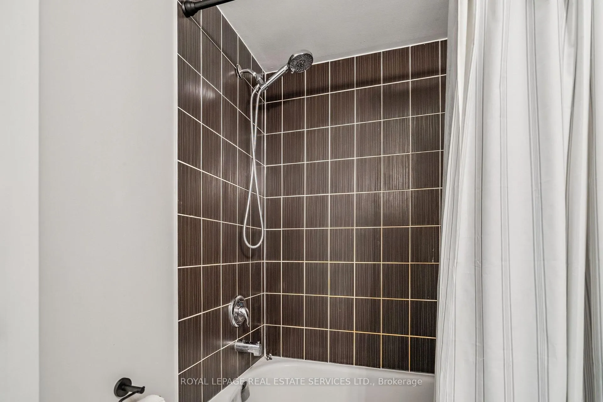 Photo 15 of Unit 9, 2444 Post Road, Oakville, River Oaks — HOMEH