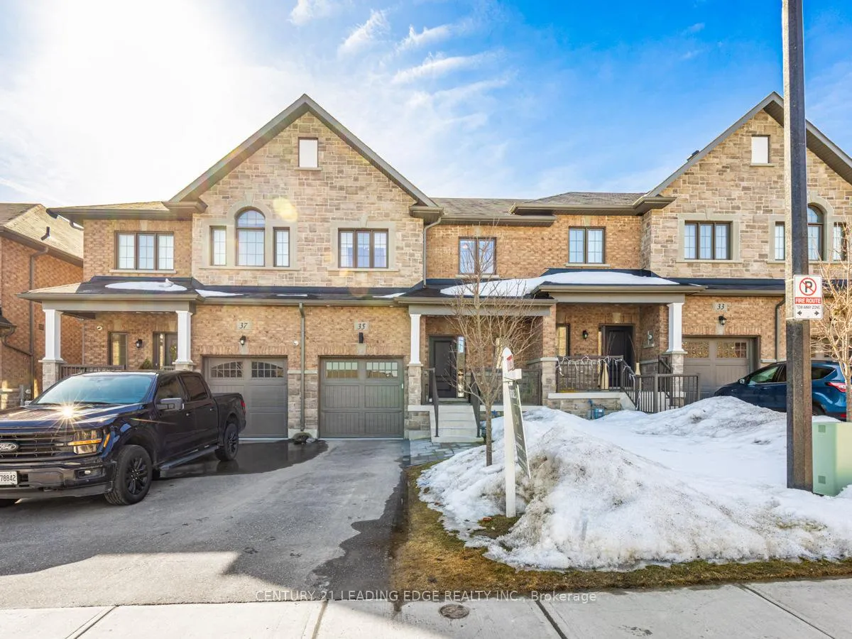Photo 1 of 35 Gord Matthews Way, Uxbridge — HOMEH