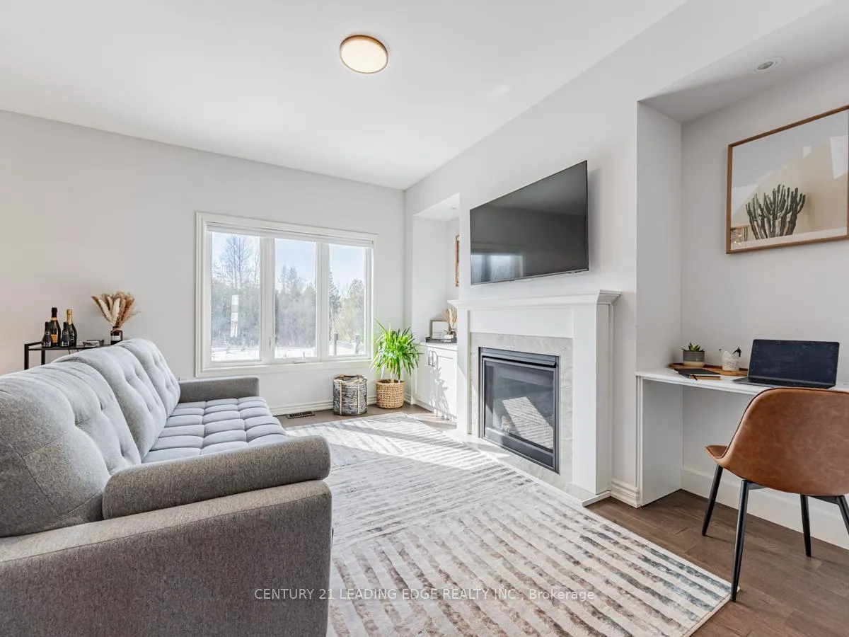 Photo 5 of 35 Gord Matthews Way, Uxbridge — HOMEH