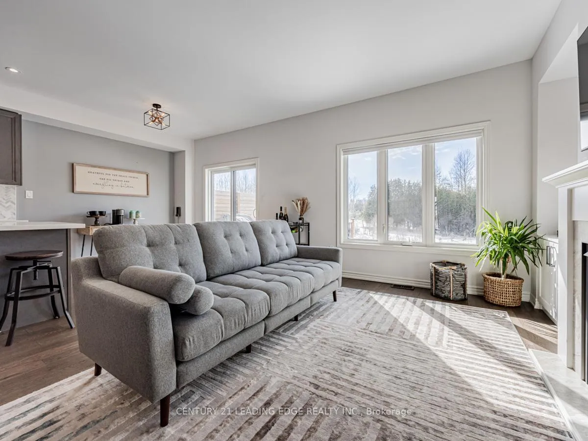 Photo 6 of 35 Gord Matthews Way, Uxbridge — HOMEH