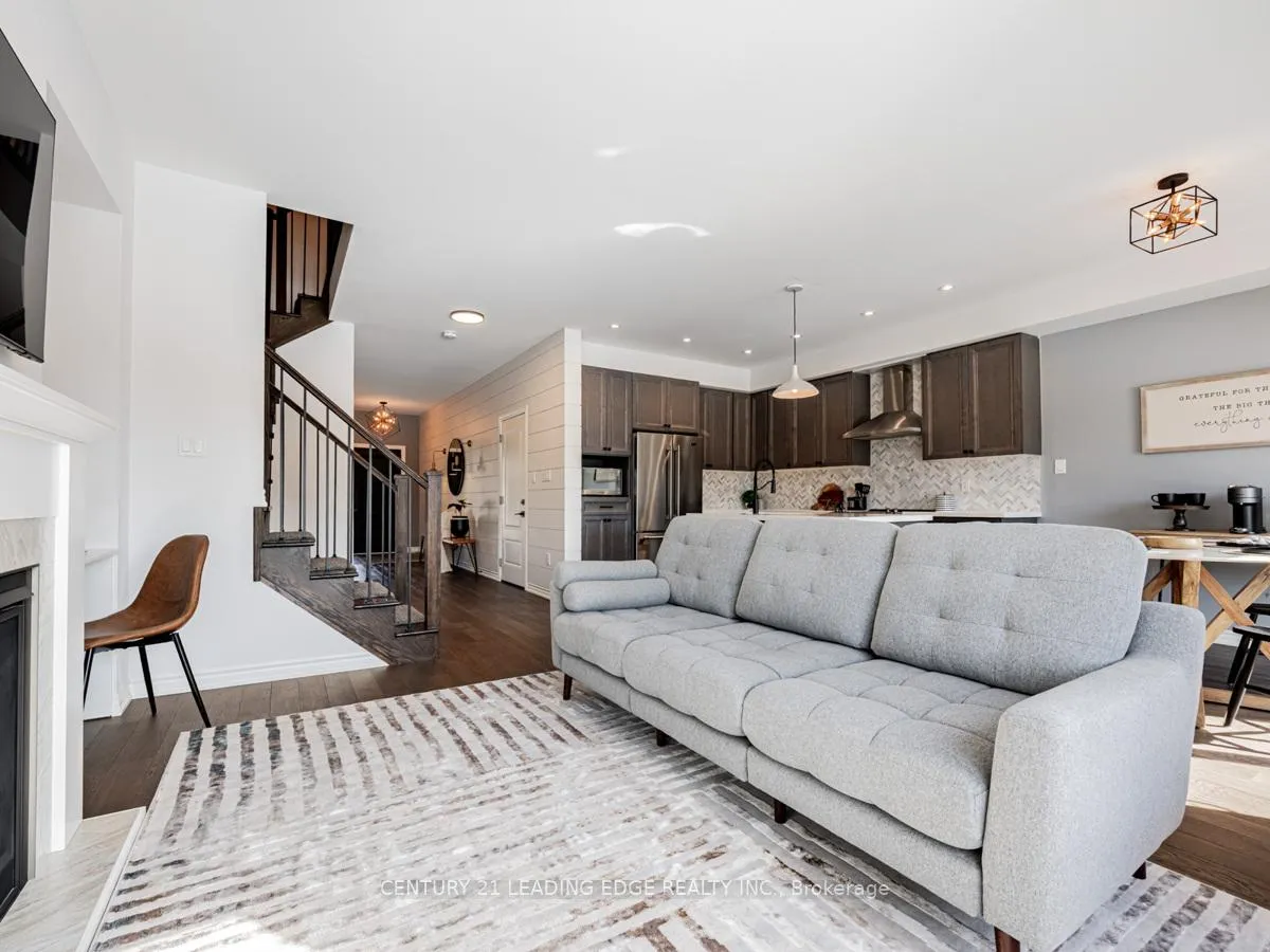Photo 8 of 35 Gord Matthews Way, Uxbridge — HOMEH