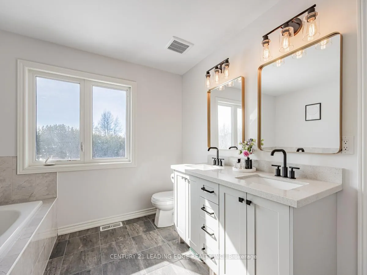 Photo 27 of 35 Gord Matthews Way, Uxbridge — HOMEH