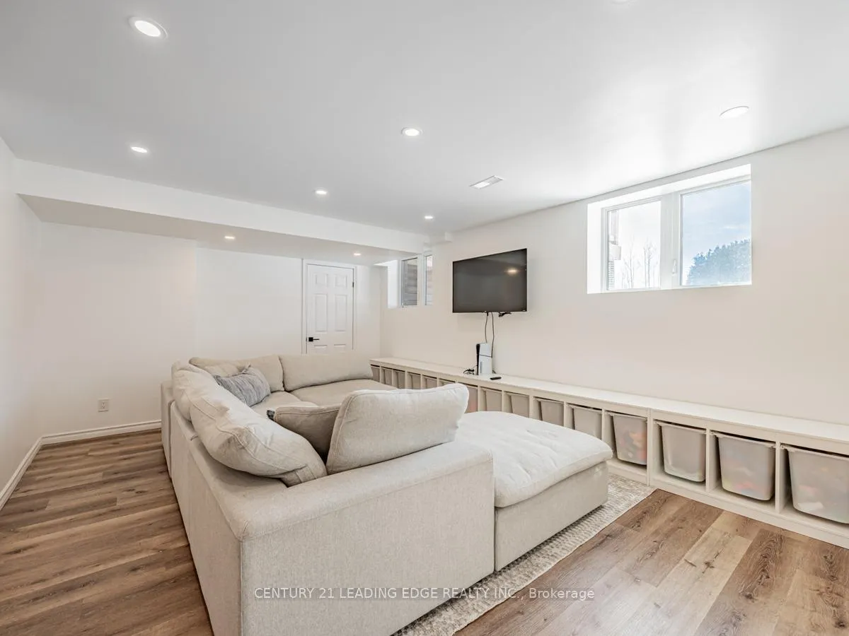 Photo 28 of 35 Gord Matthews Way, Uxbridge — HOMEH
