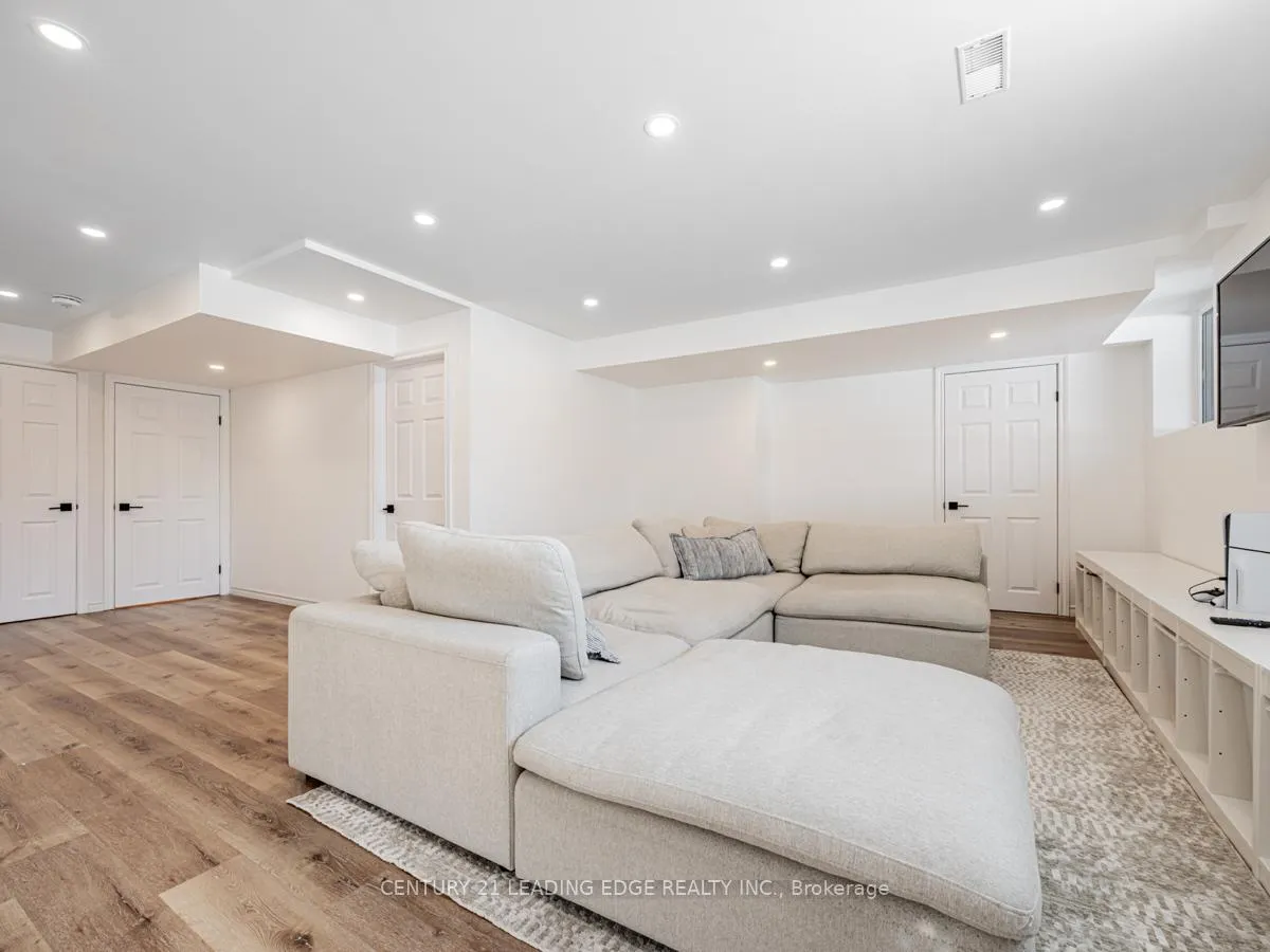 Photo 29 of 35 Gord Matthews Way, Uxbridge — HOMEH