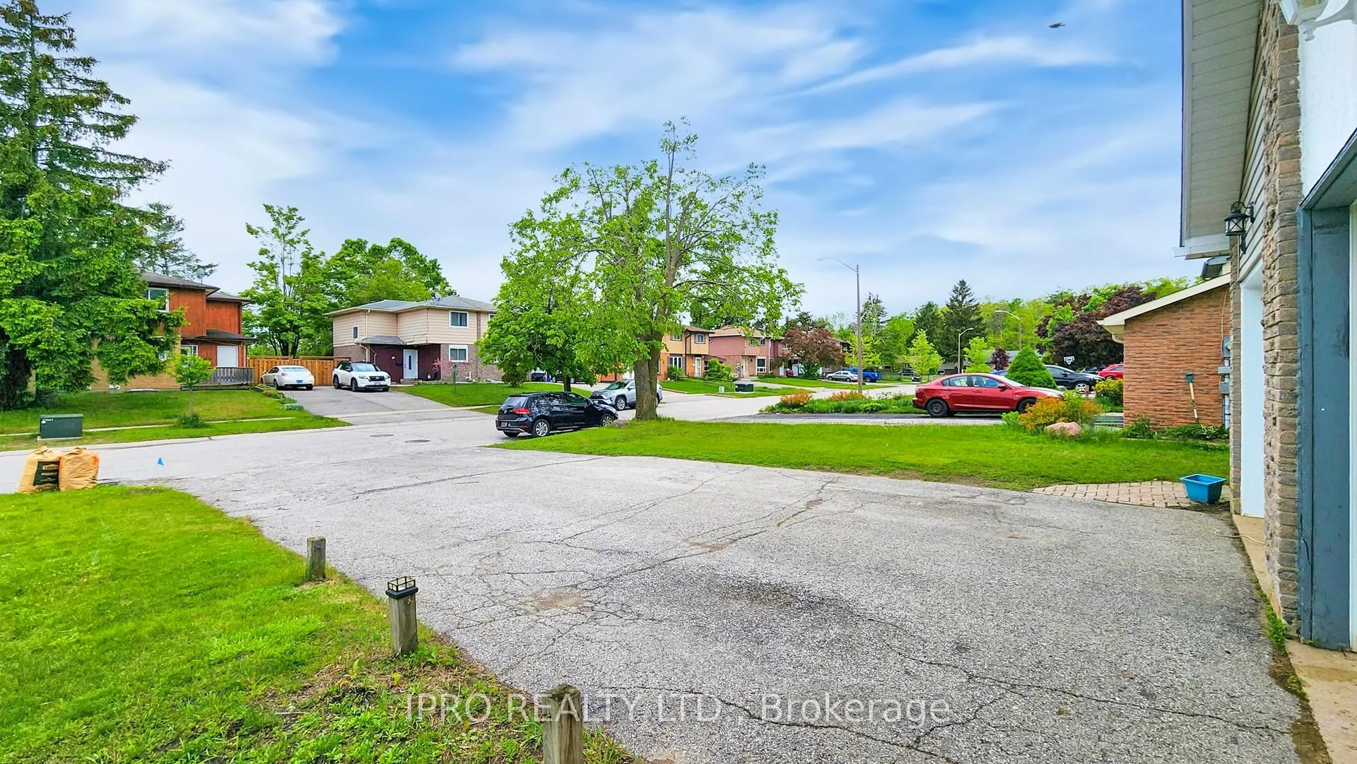 Photo 3 of 88 Christie Crescent, Barrie, Letitia Heights — HOMEH