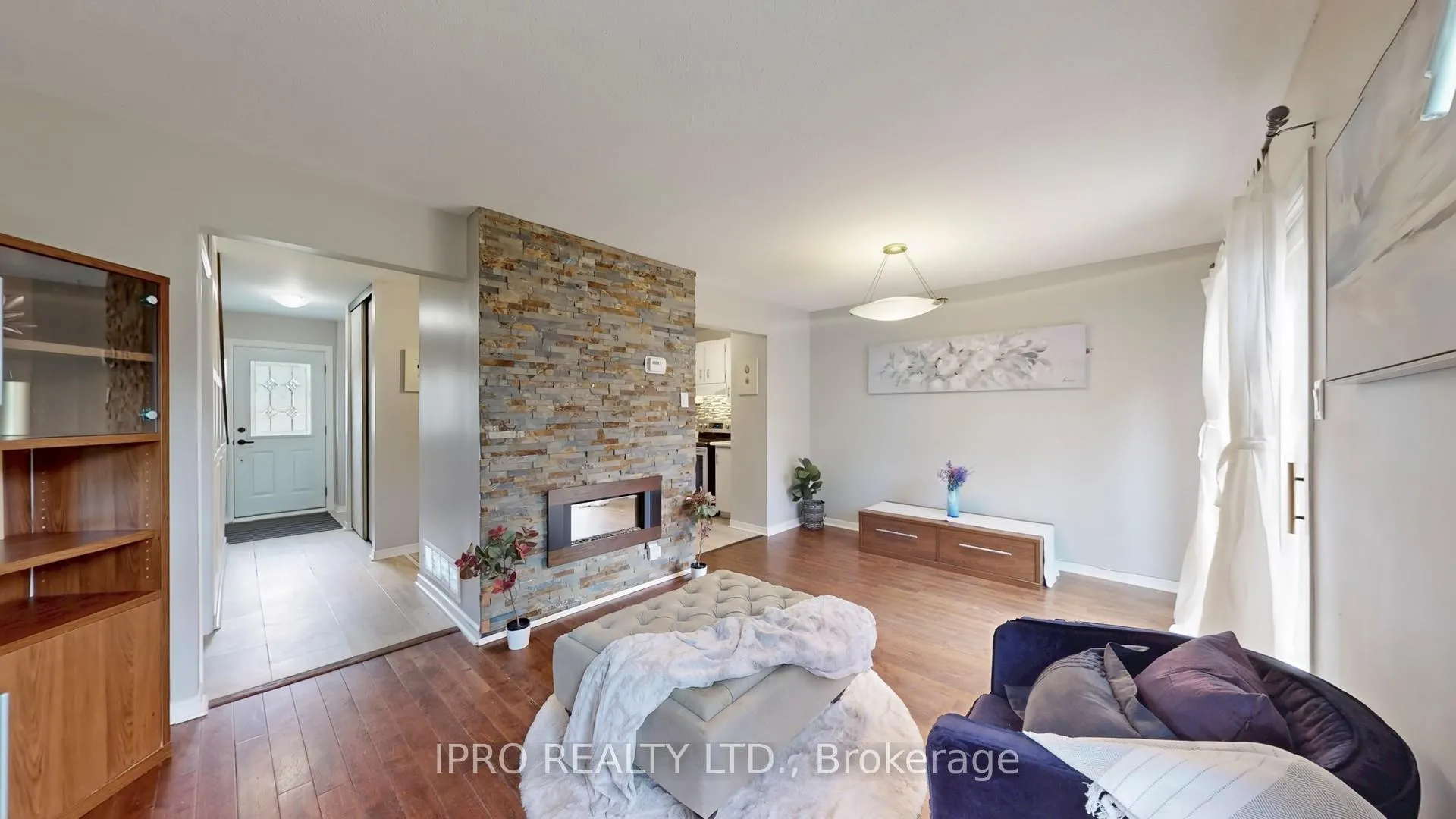 Photo 6 of 88 Christie Crescent, Barrie, Letitia Heights — HOMEH