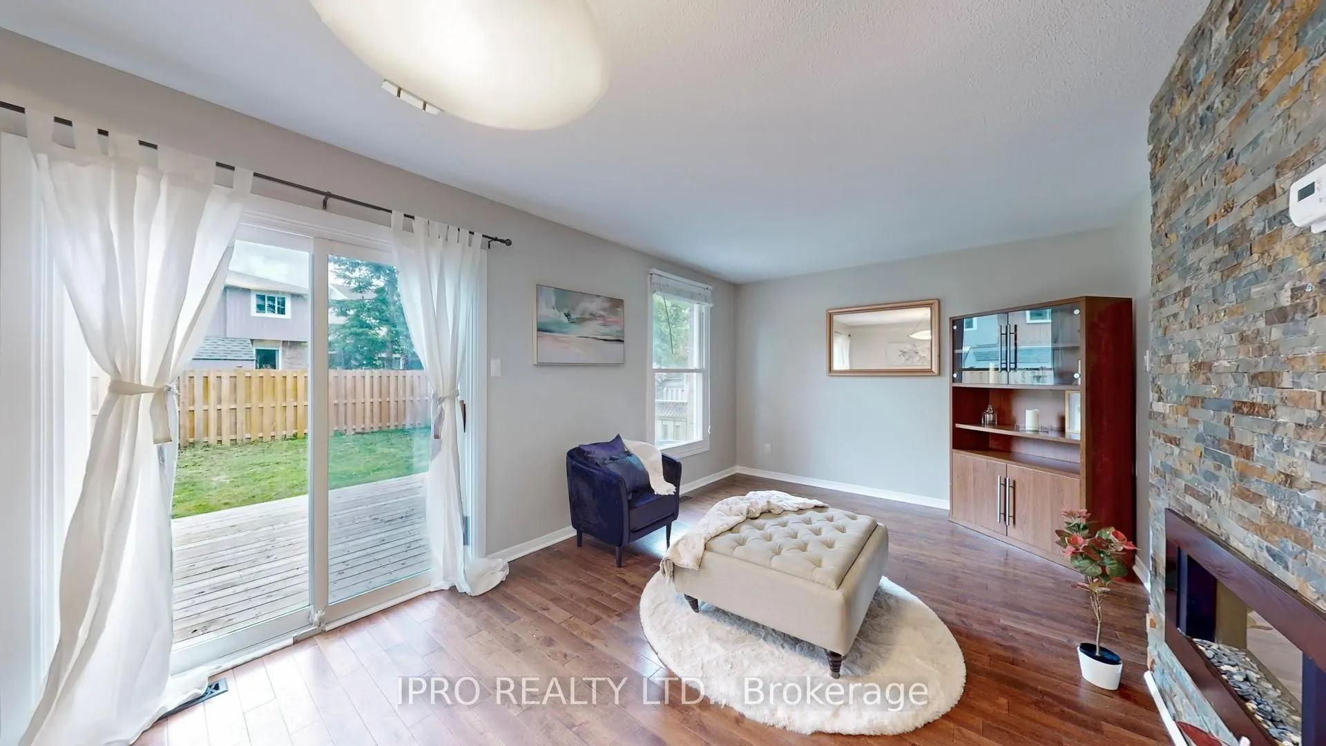 Photo 7 of 88 Christie Crescent, Barrie, Letitia Heights — HOMEH