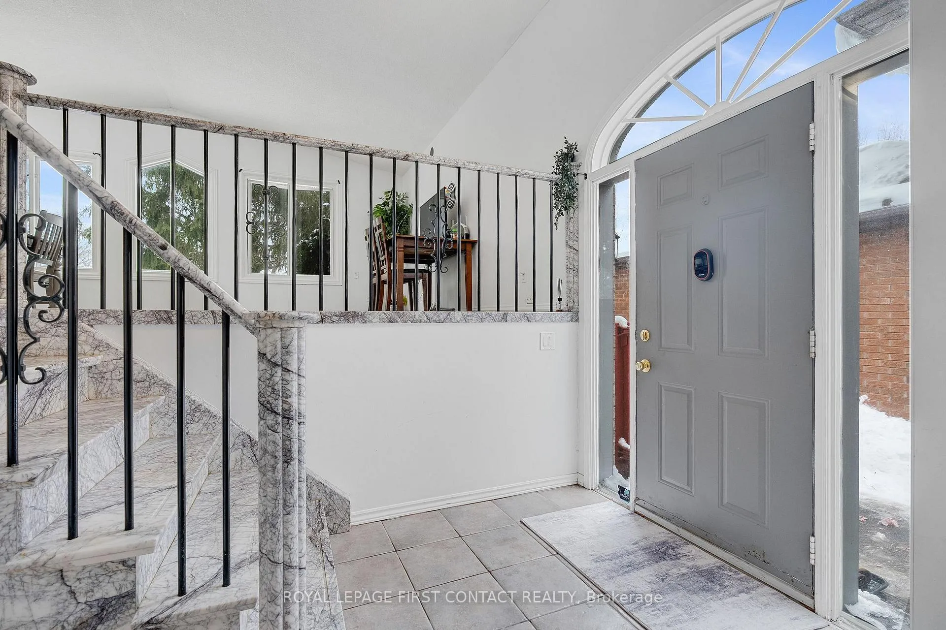 Photo 4 of 55 Rosenfeld Drive, Barrie, Grove East — HOMEH