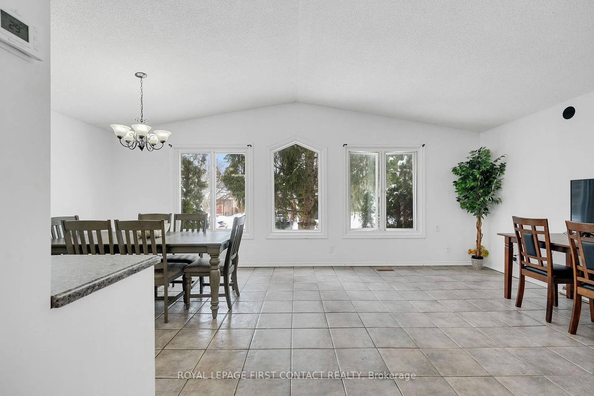 Photo 5 of 55 Rosenfeld Drive, Barrie, Grove East — HOMEH