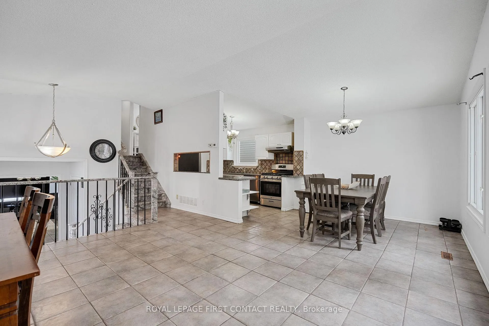 Photo 7 of 55 Rosenfeld Drive, Barrie, Grove East — HOMEH