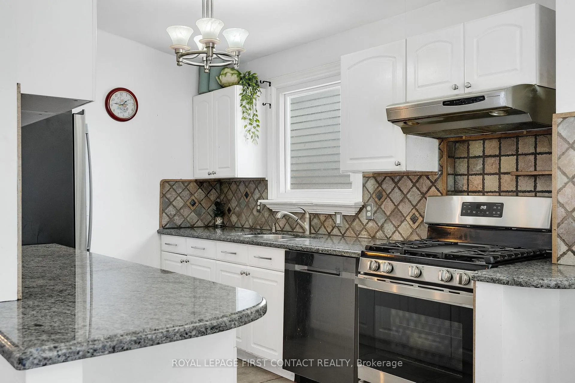 Photo 9 of 55 Rosenfeld Drive, Barrie, Grove East — HOMEH